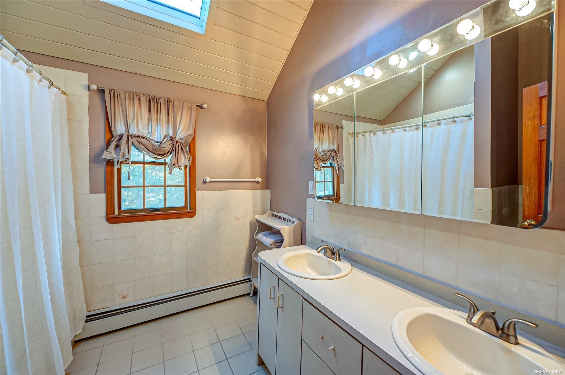 Single Family Hollins  Suffolk County, NY 11730, MLS-L3586031-22