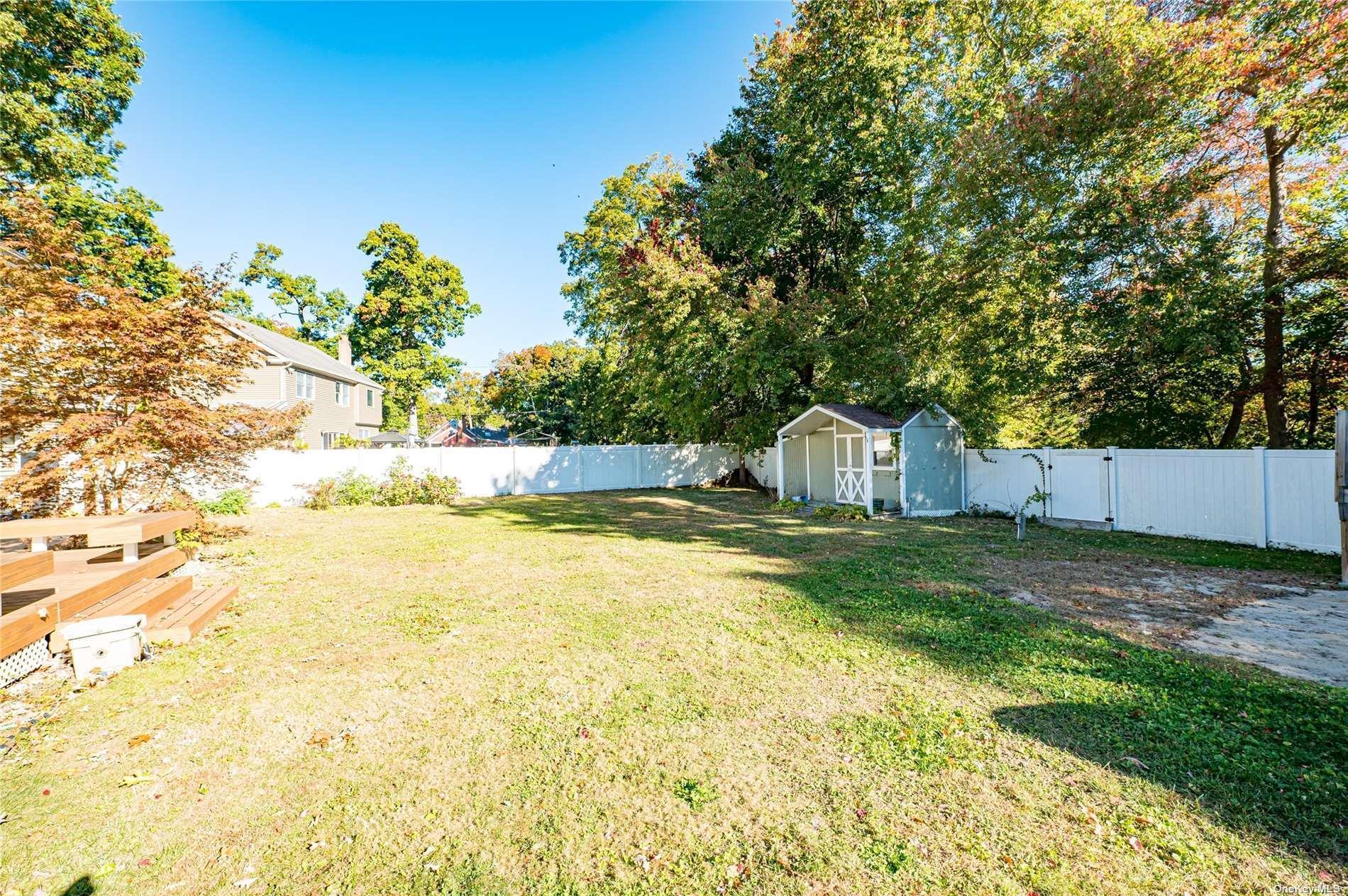 Single Family Hollins  Suffolk County, NY 11730, MLS-L3586031-24