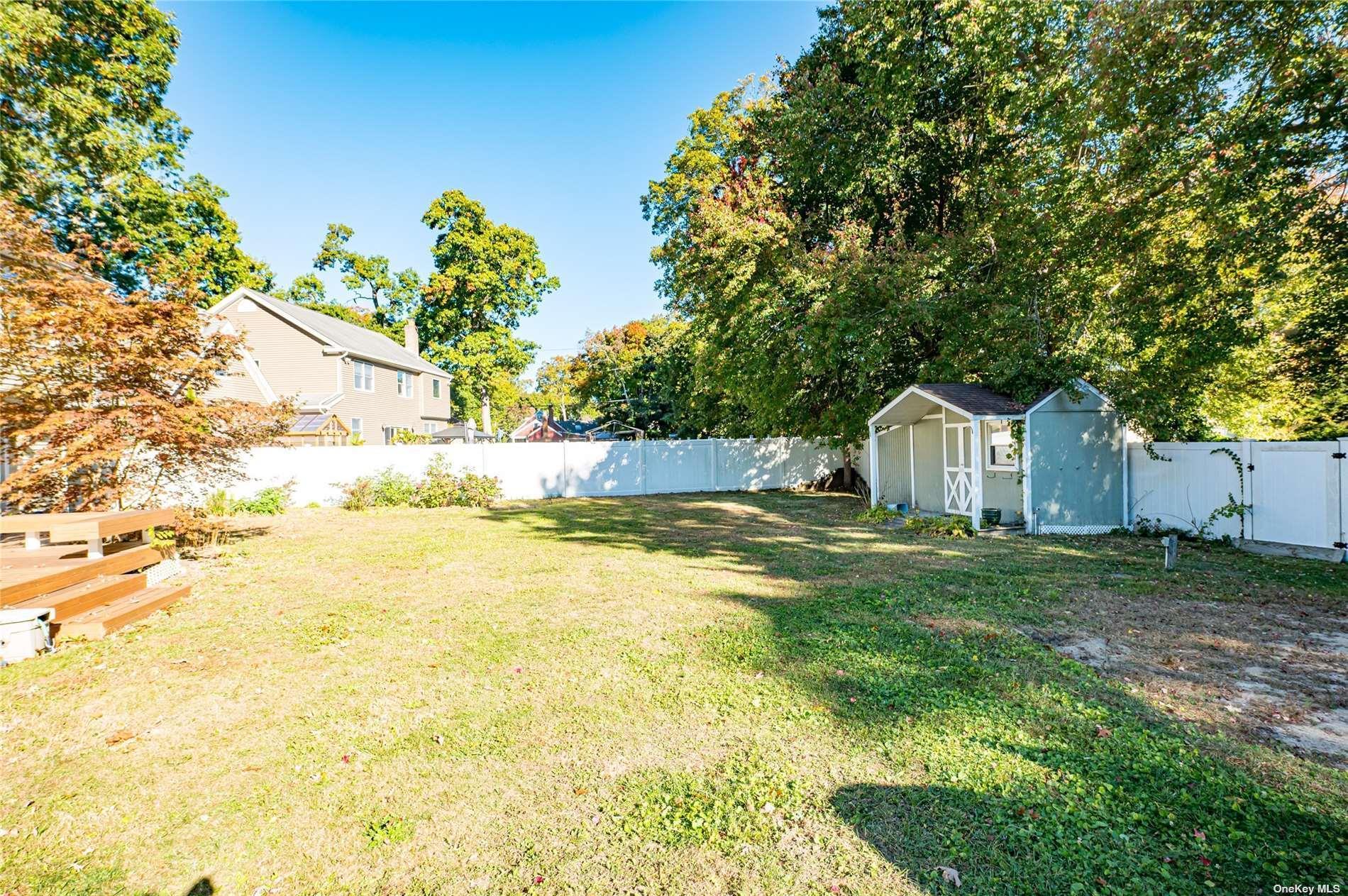 Single Family Hollins  Suffolk County, NY 11730, MLS-L3586031-25