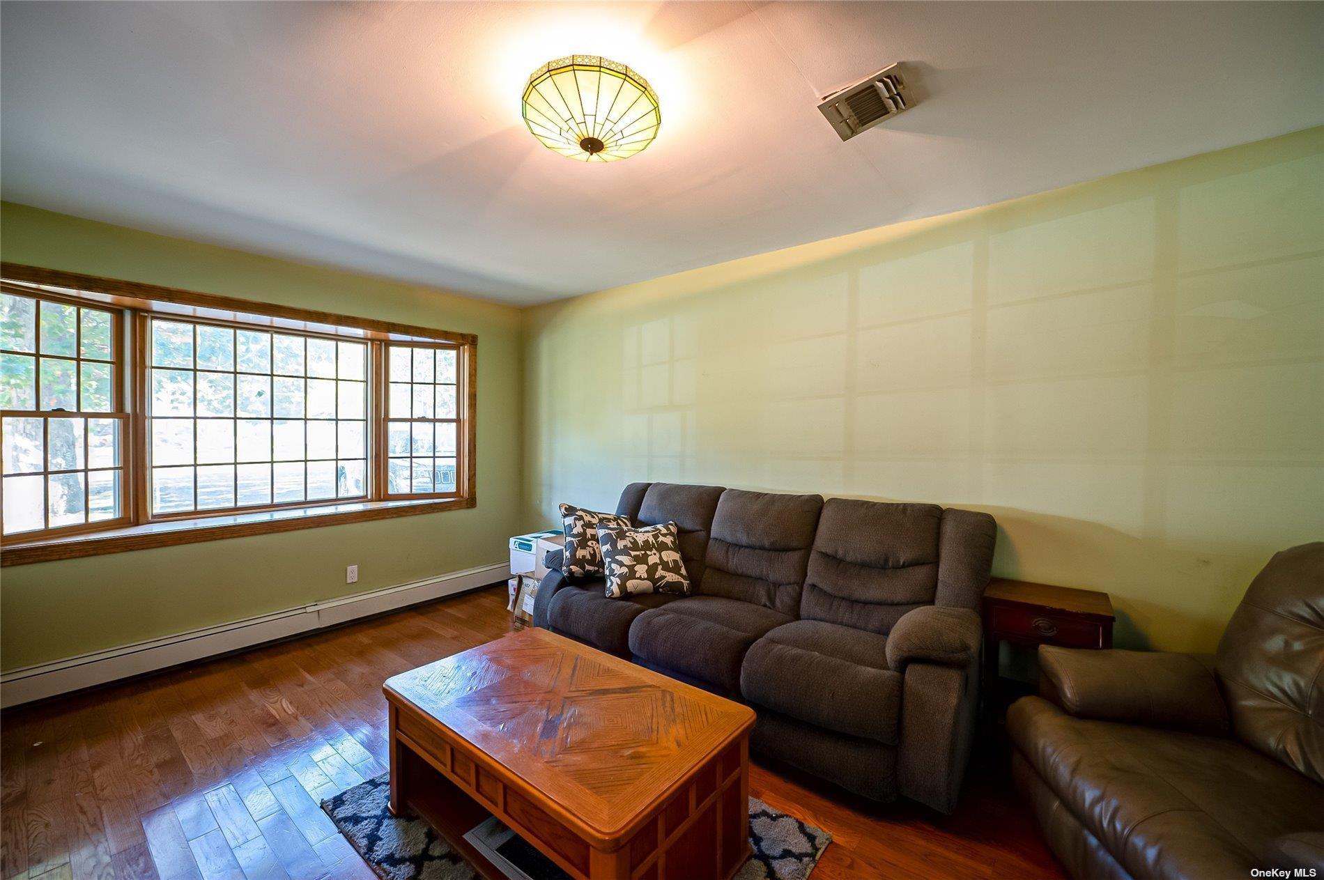 Single Family Hollins  Suffolk County, NY 11730, MLS-L3586031-7