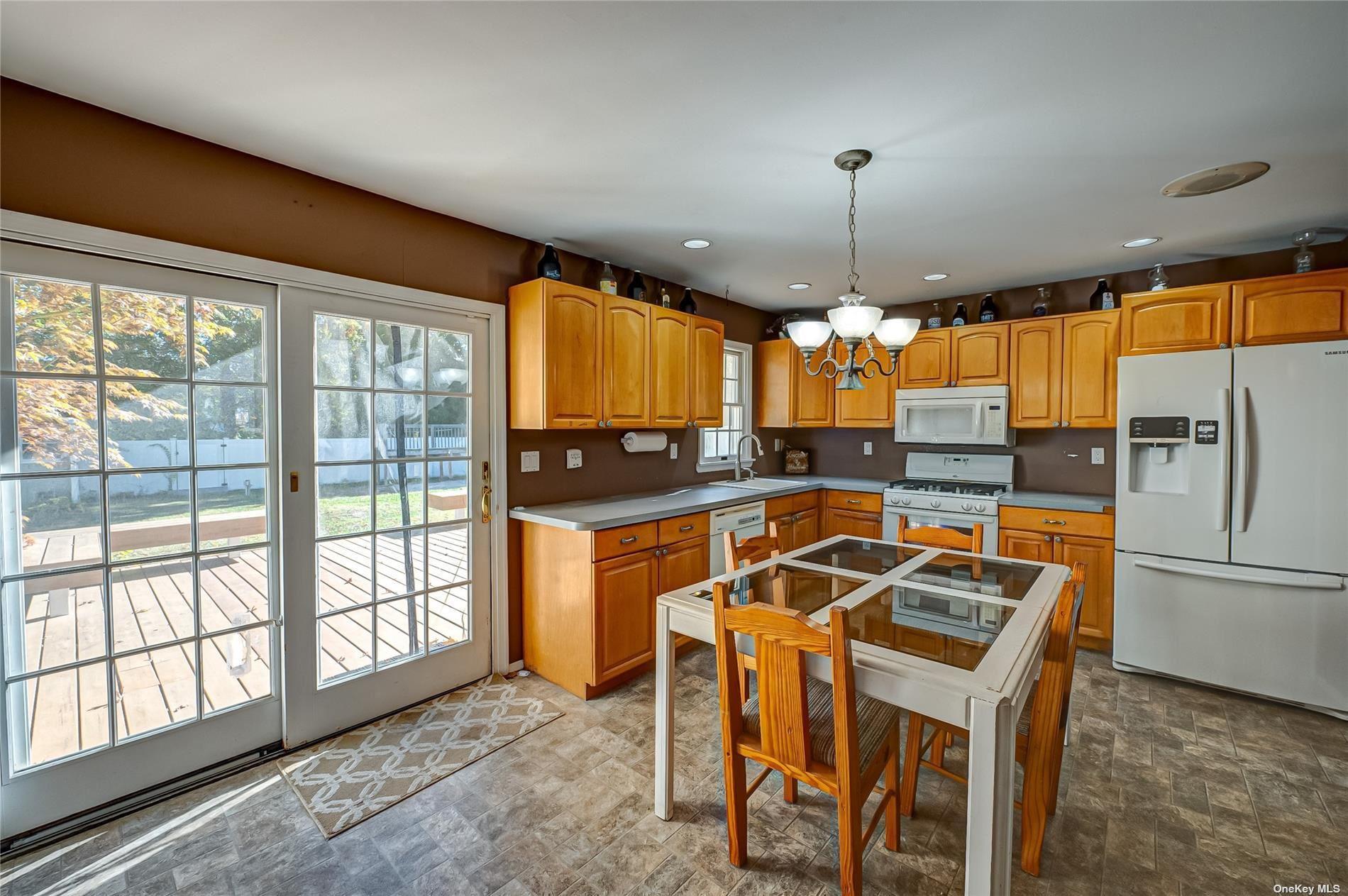 Single Family Hollins  Suffolk County, NY 11730, MLS-L3586031-8