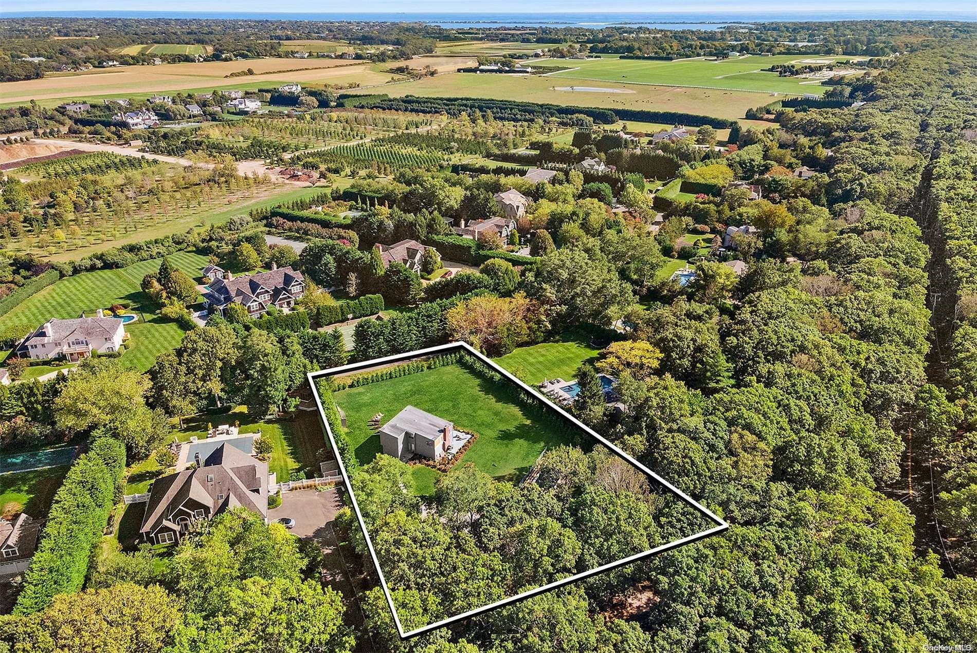 Single Family Edge Of Woods  Suffolk County, NY 11976, MLS-L3586117-4