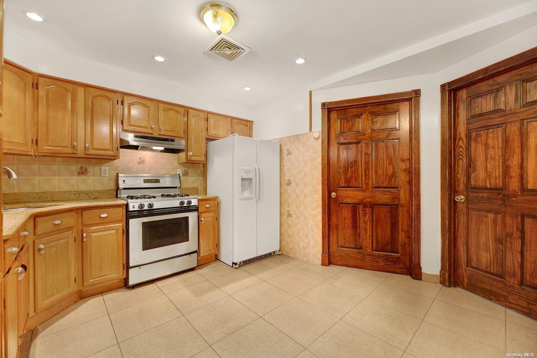 Single Family 45th  Brooklyn, NY 11220, MLS-L3586146-3