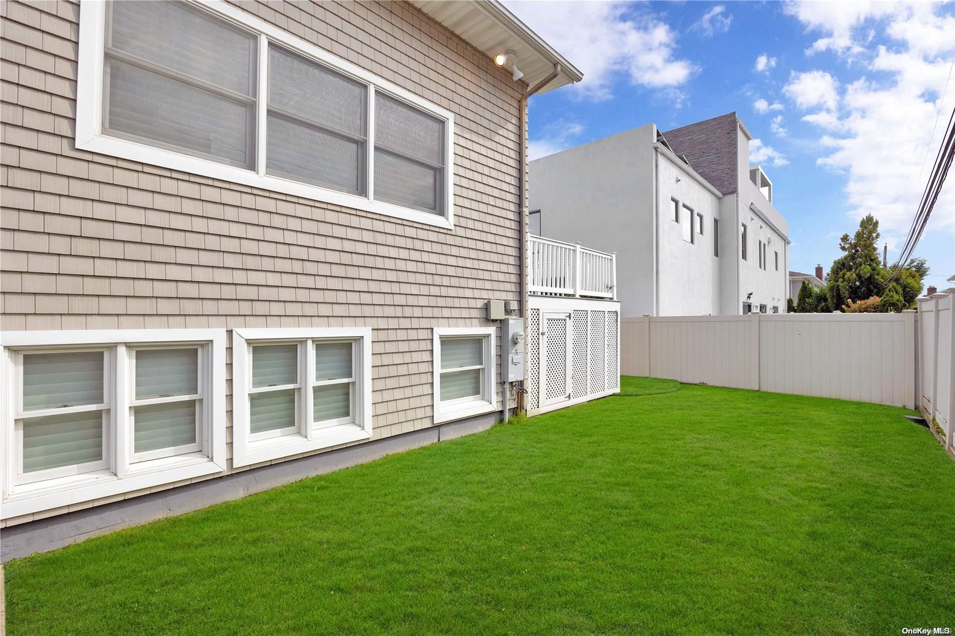 Single Family Prescott  Nassau County, NY 11561, MLS-L3586192-18