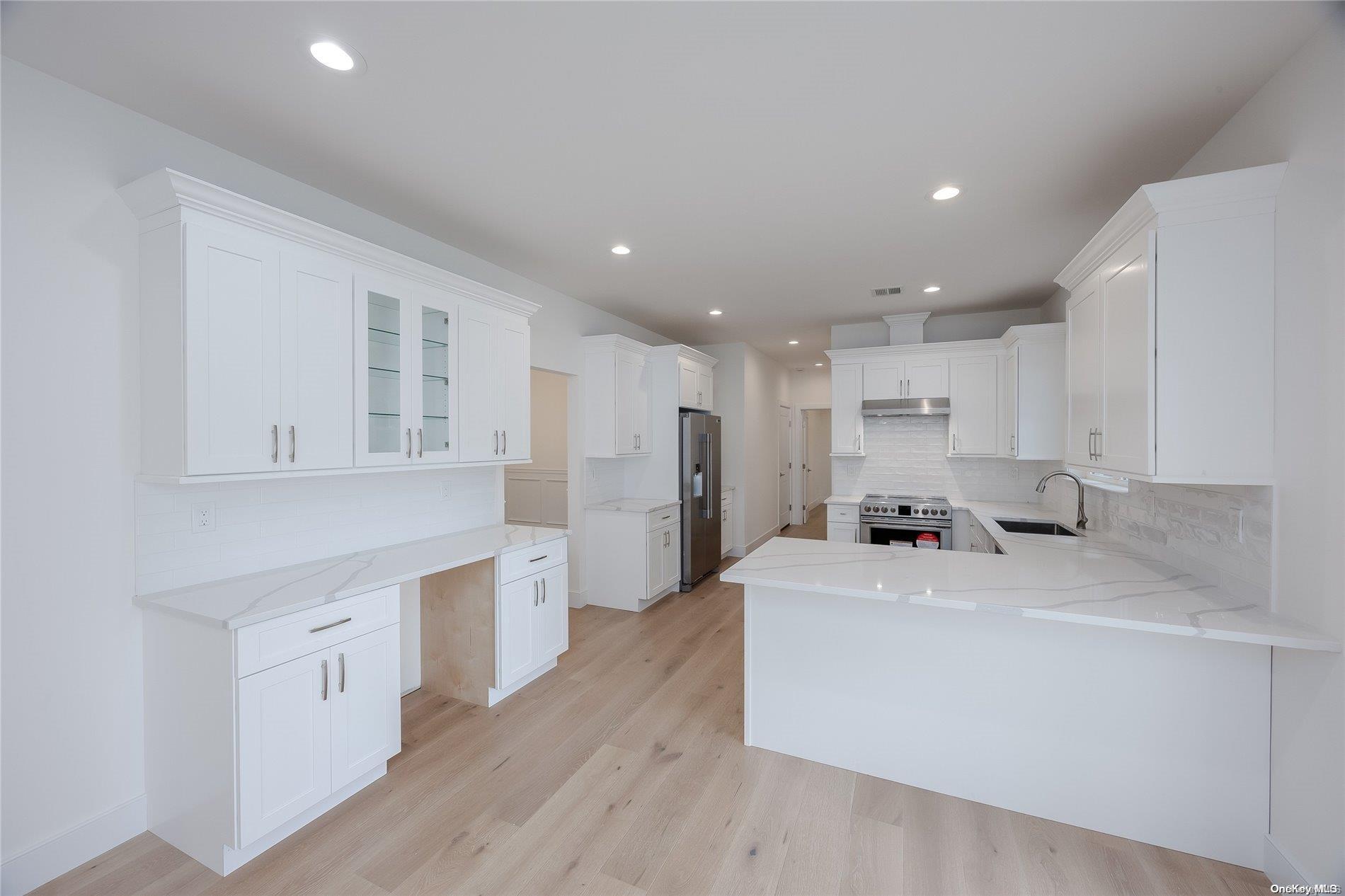 Single Family Zenith  Suffolk County, NY 11778, MLS-L3586365-12