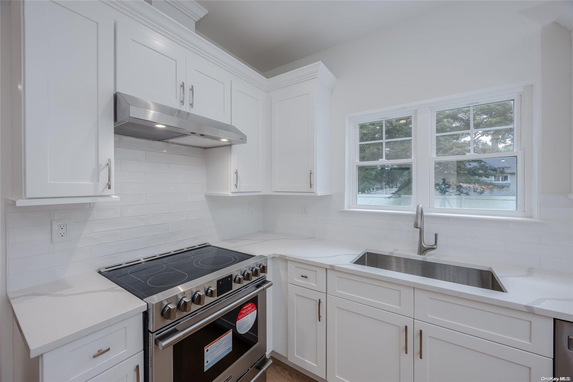 Single Family Zenith  Suffolk County, NY 11778, MLS-L3586365-14