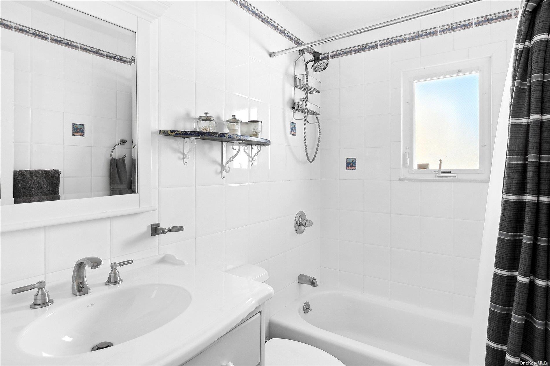 Single Family Mill Pond Suffolk County, NY 11946, MLS-L3586631-18