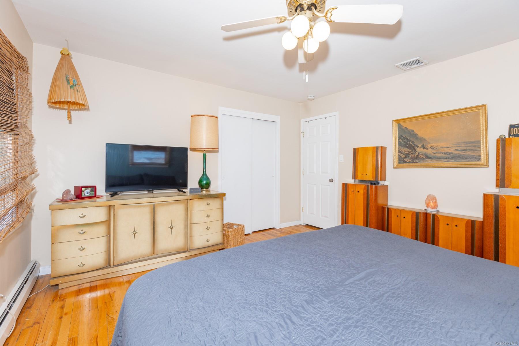 Single Family Bayview Avenue W  Suffolk County, NY 11757, MLS-L3587033-13