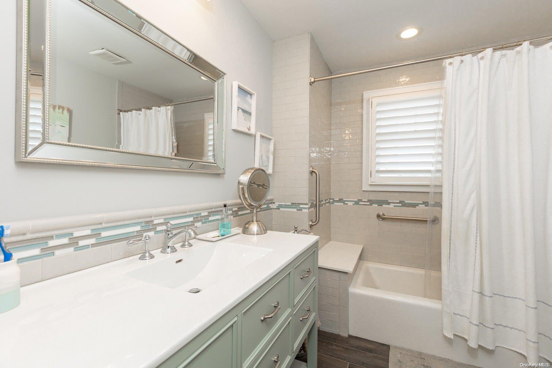 Single Family Lucinda  Suffolk County, NY 11702, MLS-L3587151-22