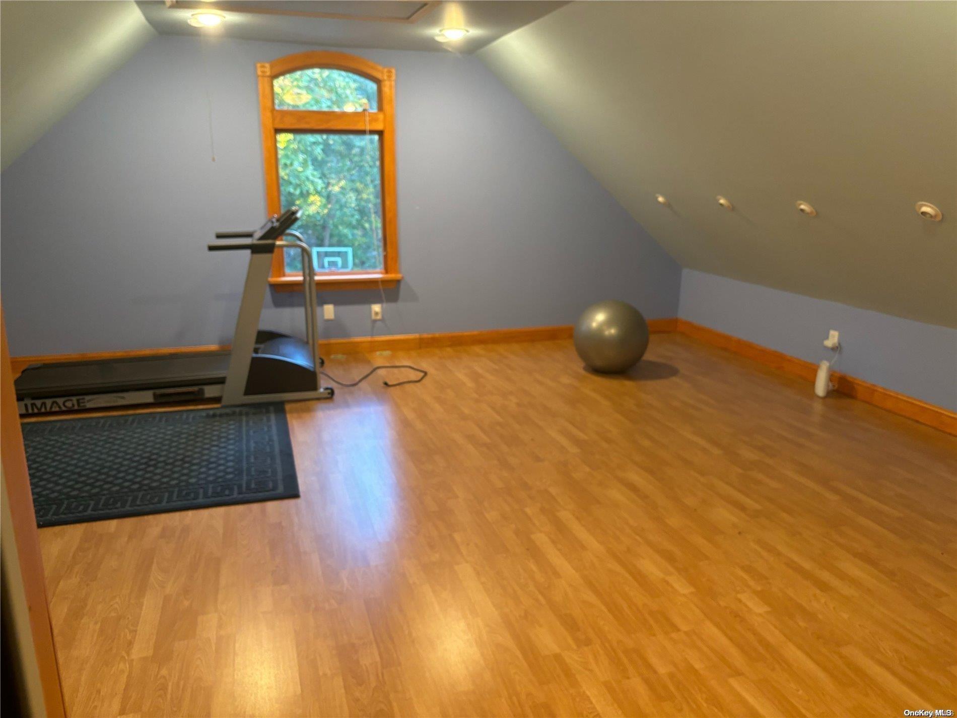 Single Family Flax Pond Woods  Suffolk County, NY 11733, MLS-L3587349-8