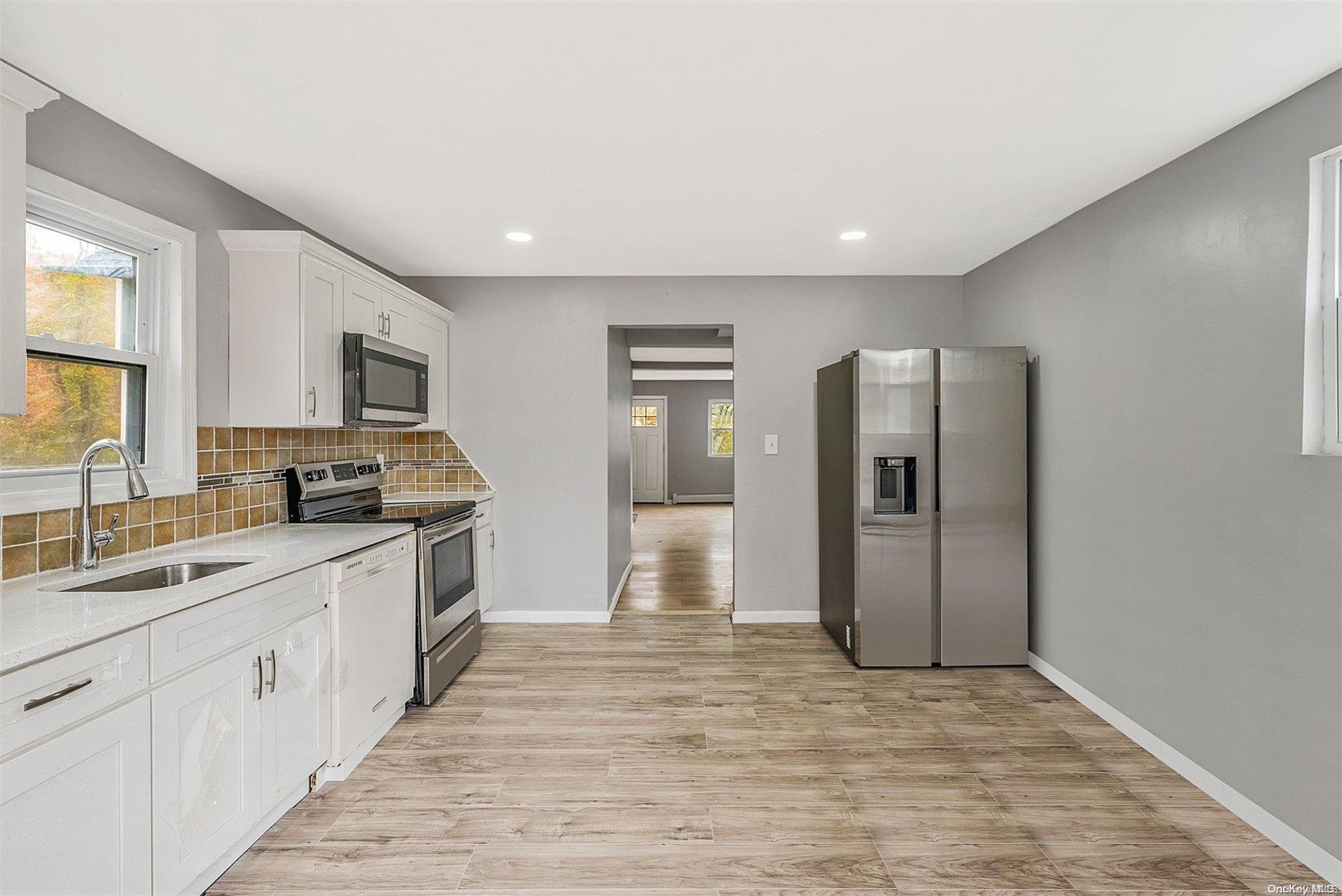 Single Family Jefferson  Suffolk County, NY 11951, MLS-L3587391-9