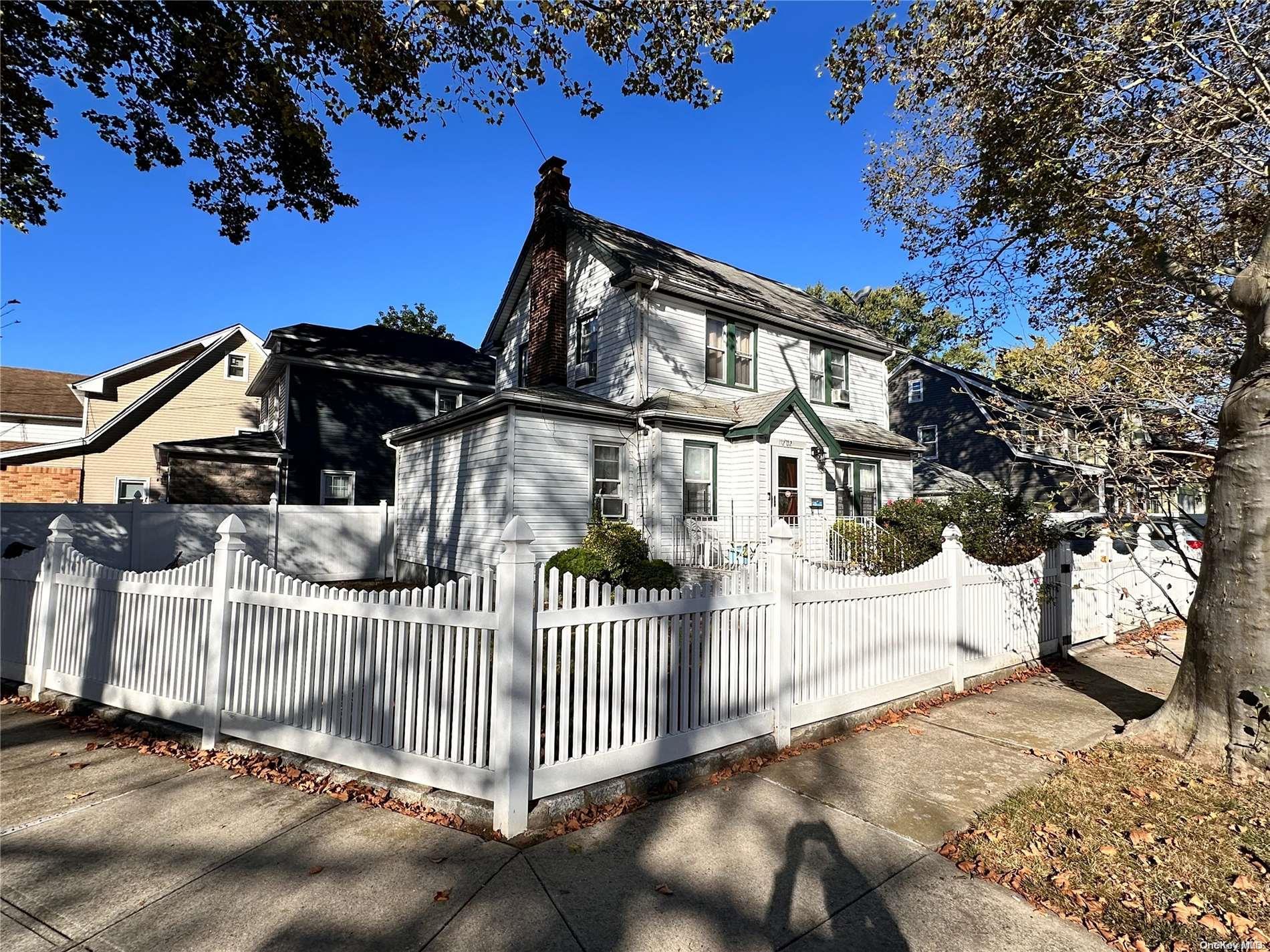 Single Family Witthoff  Queens, NY 11429, MLS-L3587715-2
