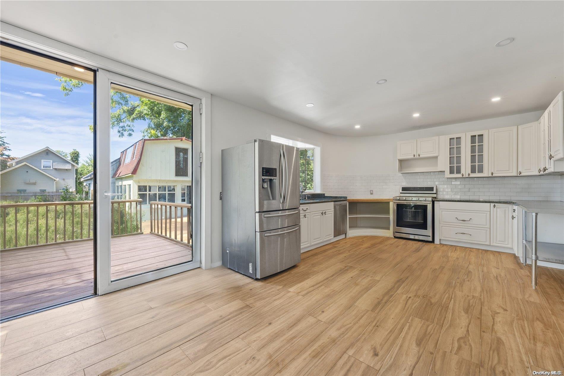 Single Family Maple  Nassau County, NY 11547, MLS-L3587751-4