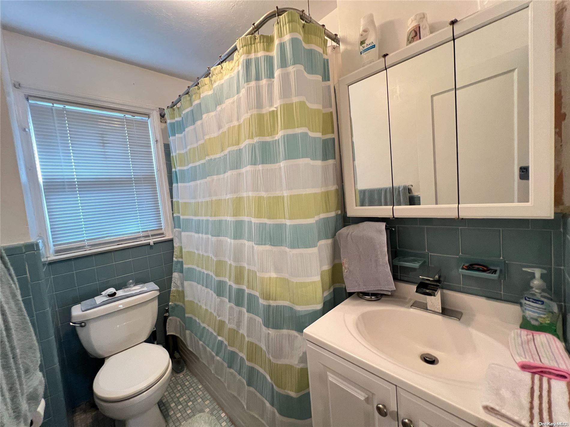 Single Family Park  Nassau County, NY 11040, MLS-L3587894-12