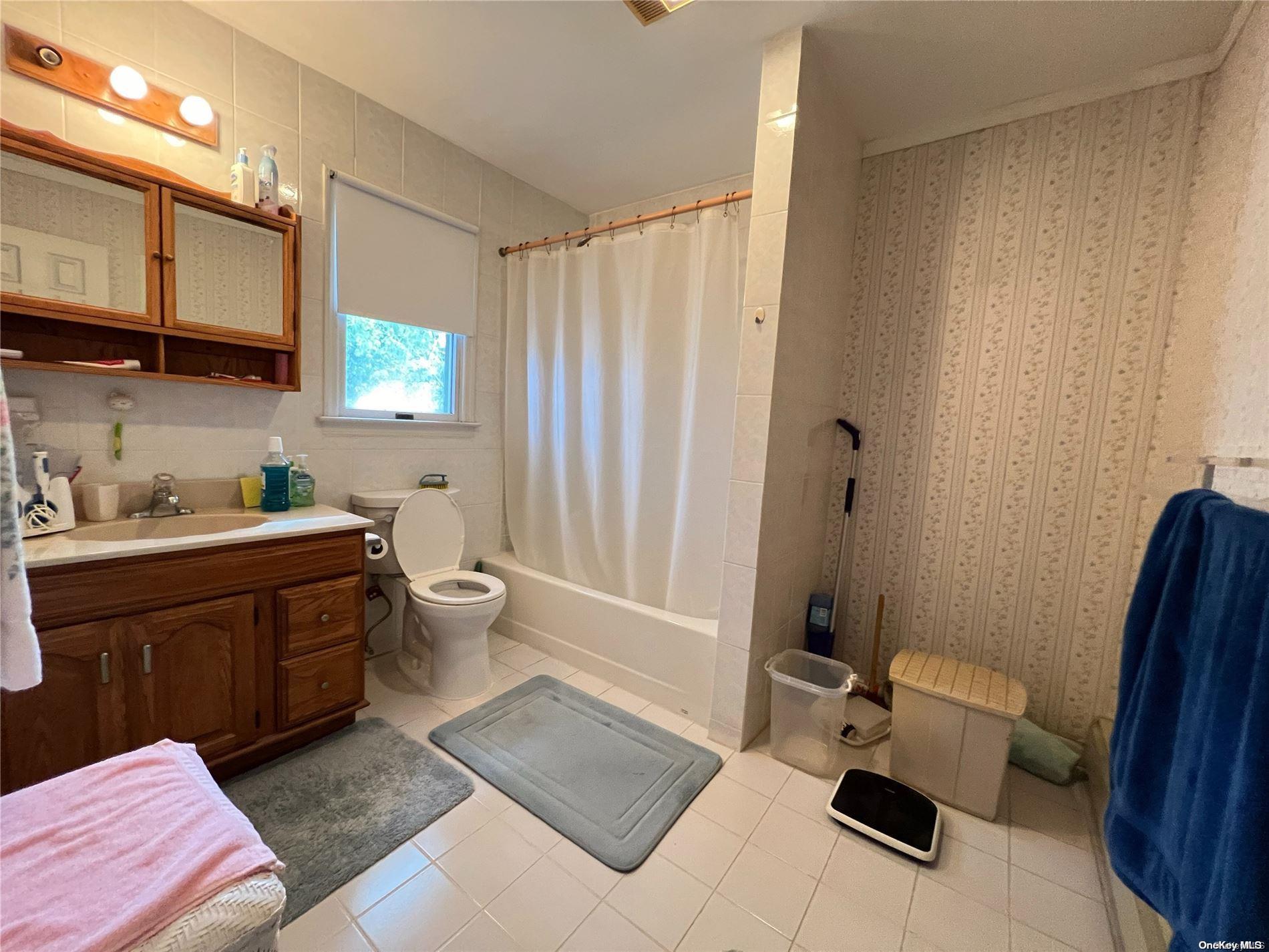 Single Family Park  Nassau County, NY 11040, MLS-L3587894-9