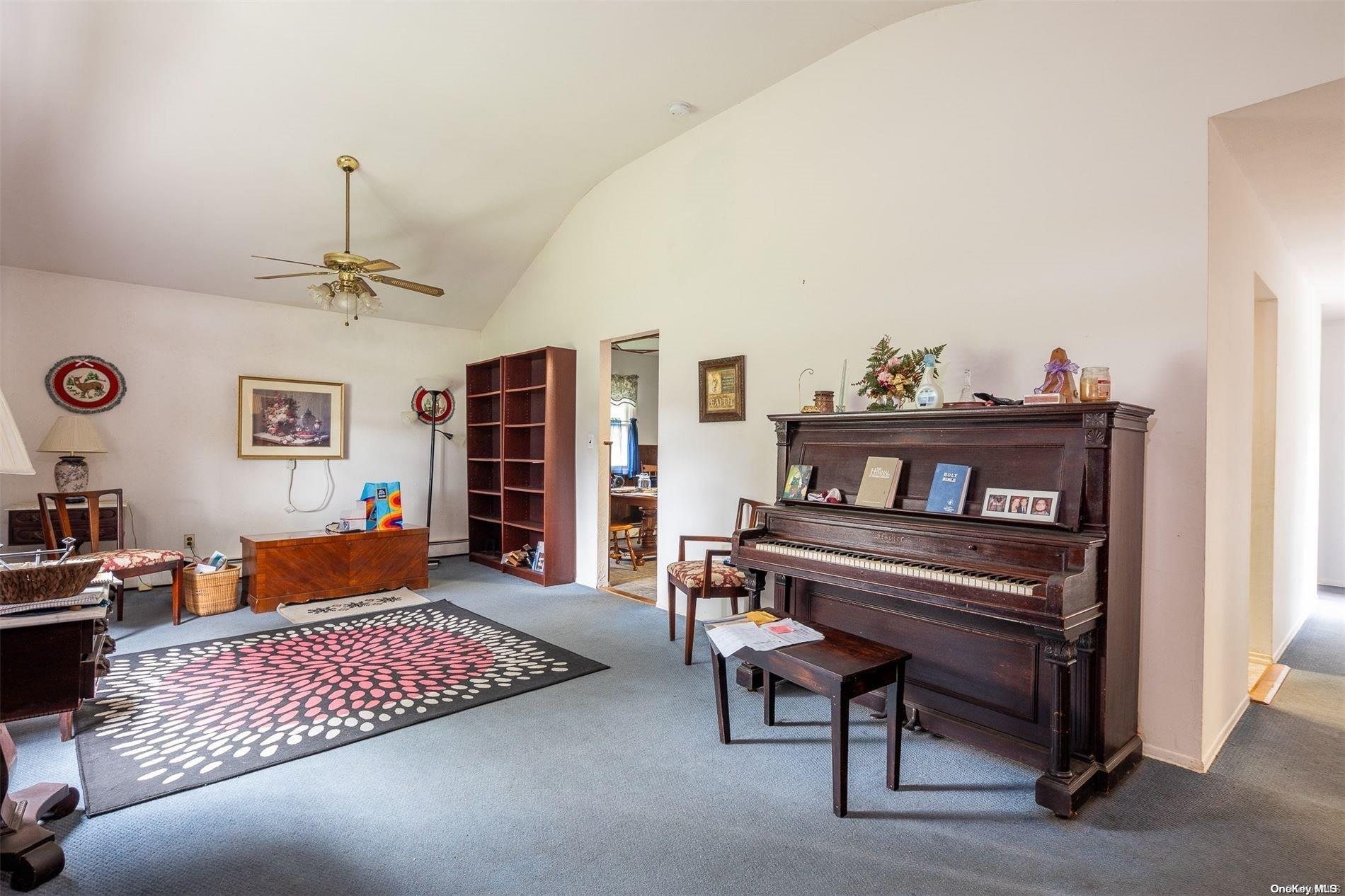 Single Family Stratler  Suffolk County, NY 11967, MLS-L3588014-2