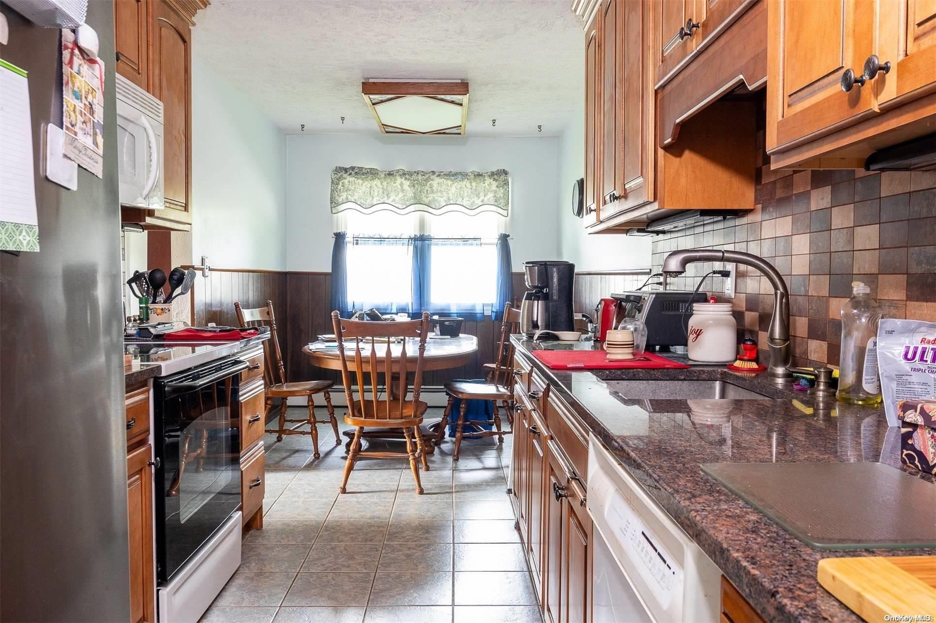 Single Family Stratler  Suffolk County, NY 11967, MLS-L3588014-3