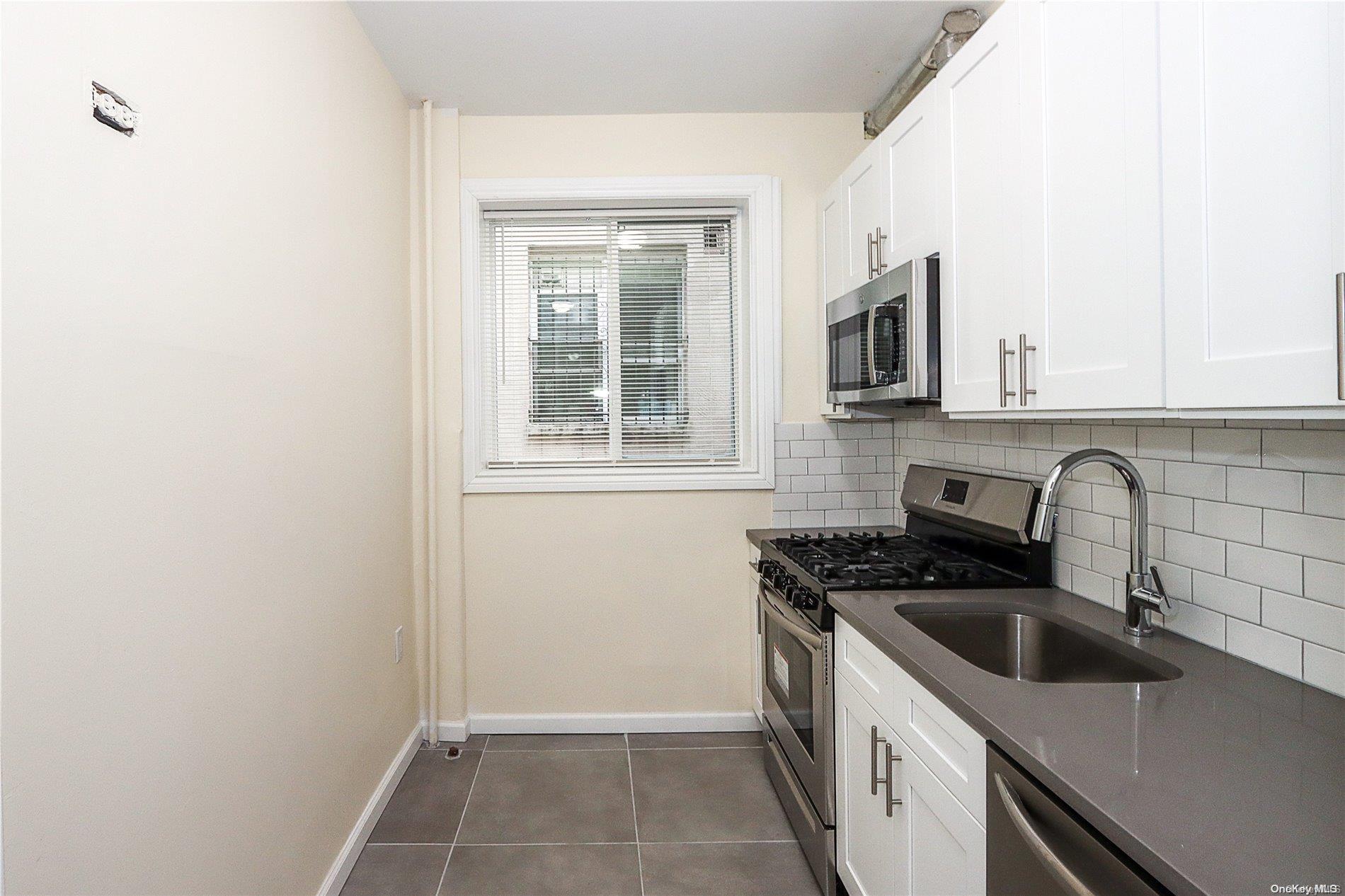 Single Family 32nd  Queens, NY 11370, MLS-L3588180-13