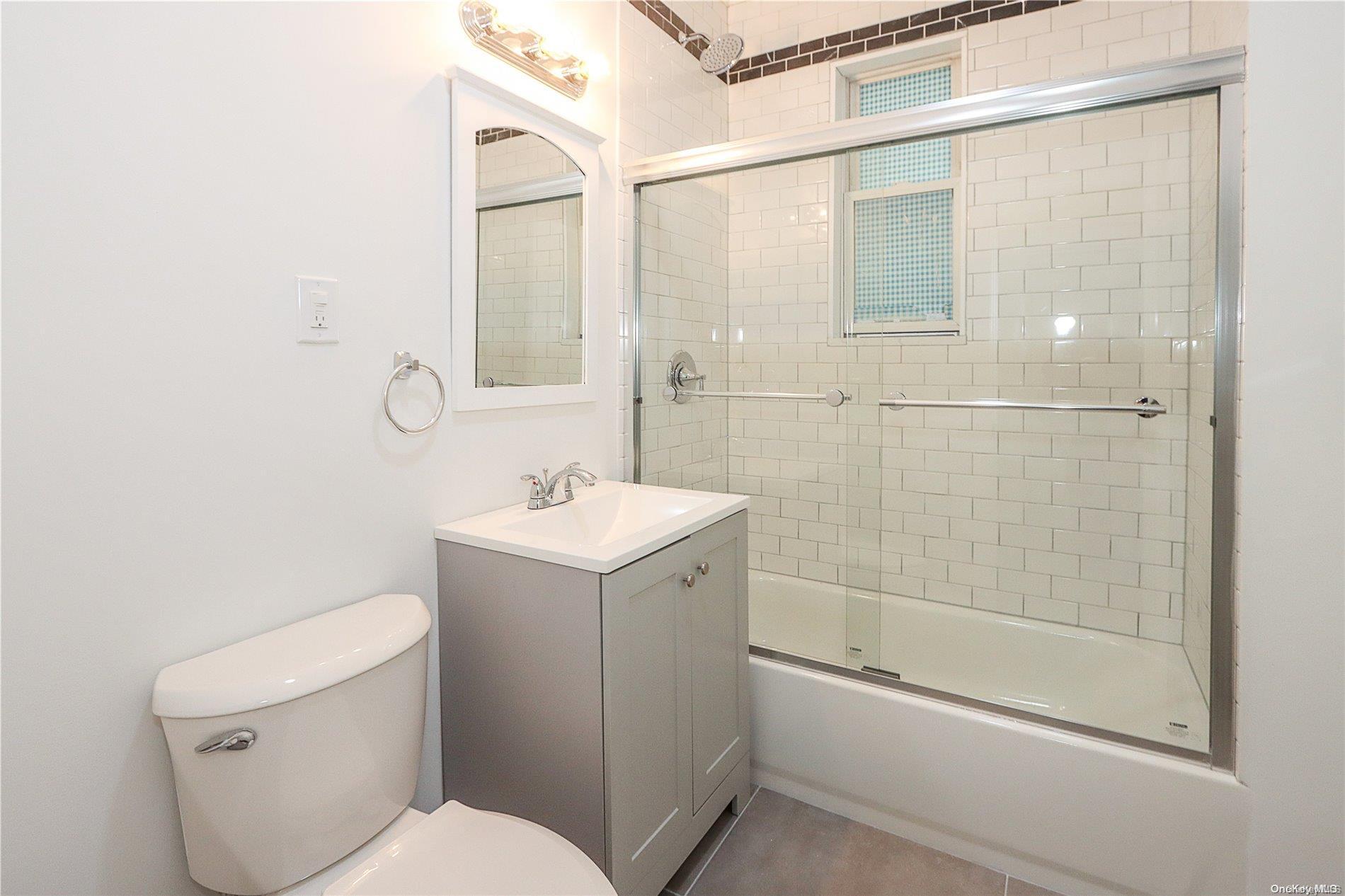 Single Family 32nd  Queens, NY 11370, MLS-L3588180-18