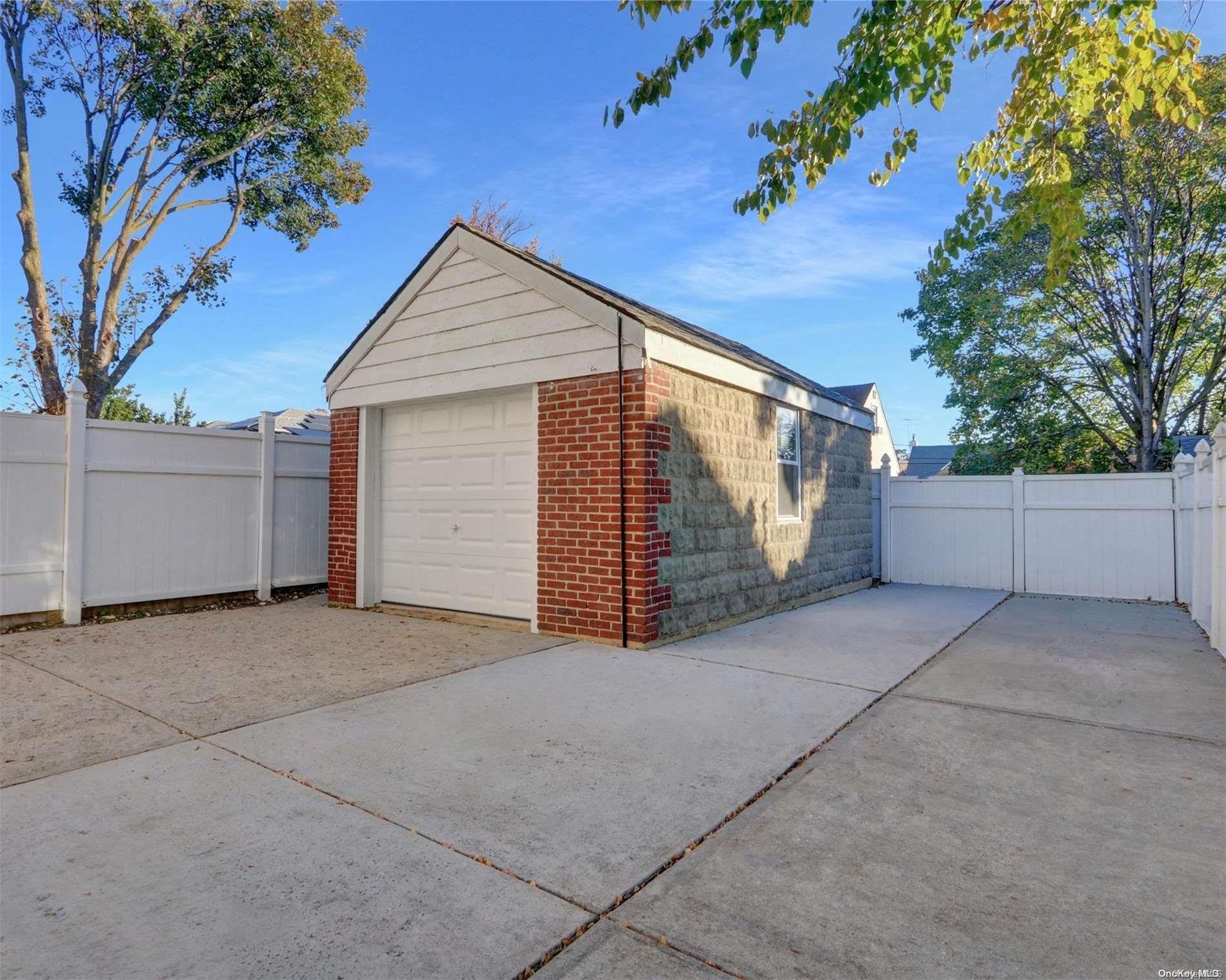 Single Family 226th  Nassau County, NY 11001, MLS-L3588528-20