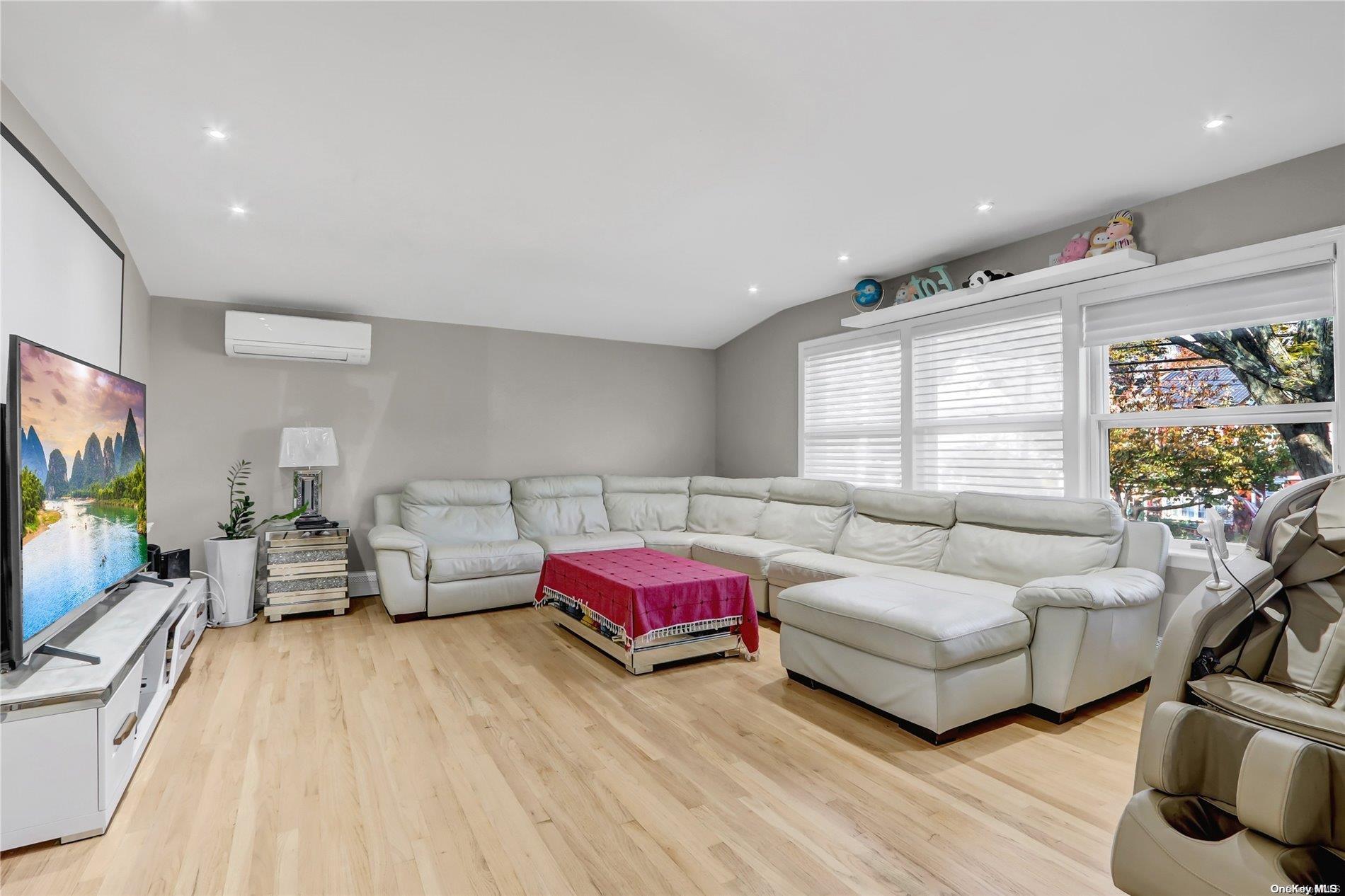 Single Family Corbett  Queens, NY 11361, MLS-L3588590-8