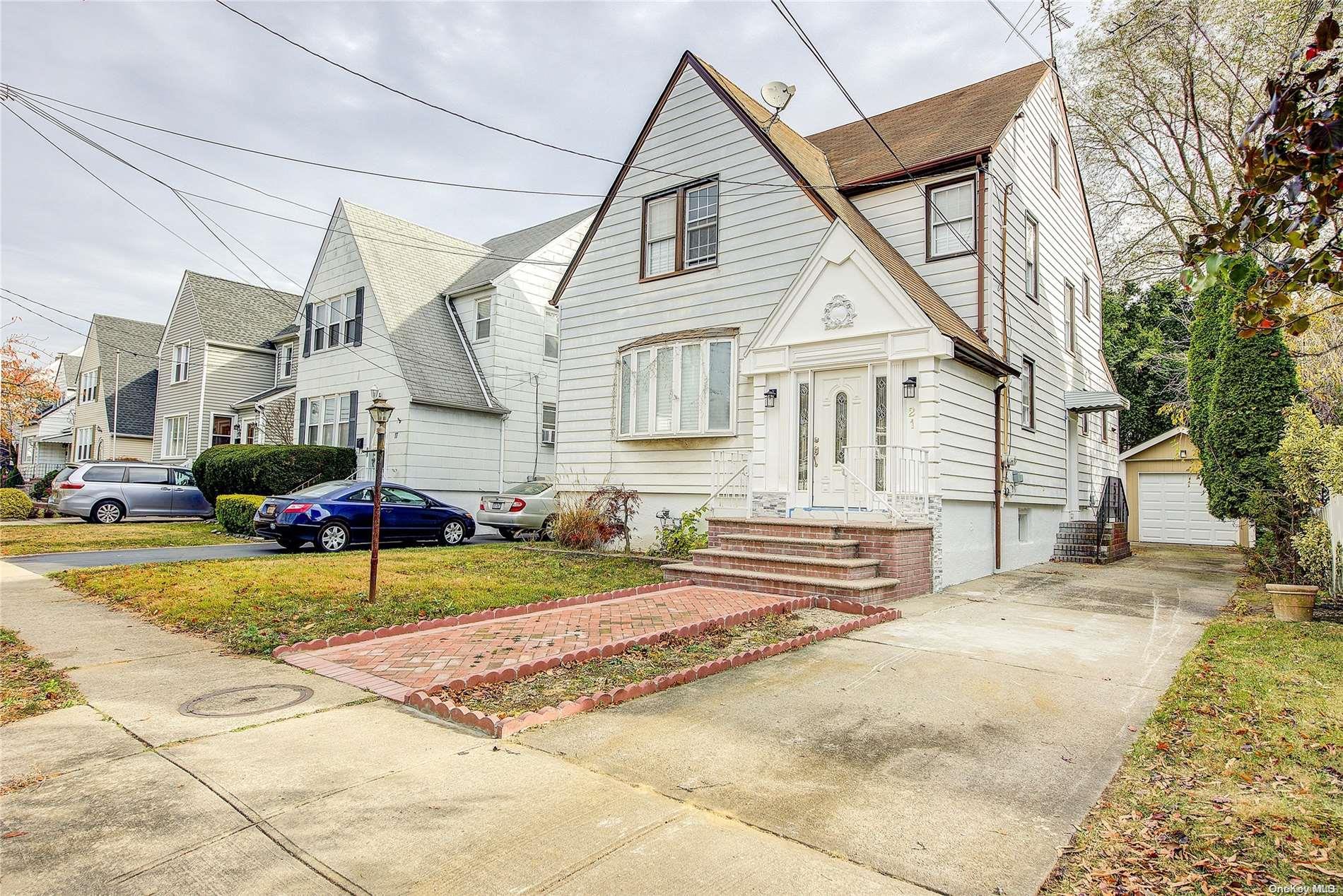 Single Family Fremont  Nassau County, NY 11581, MLS-L3588637-2