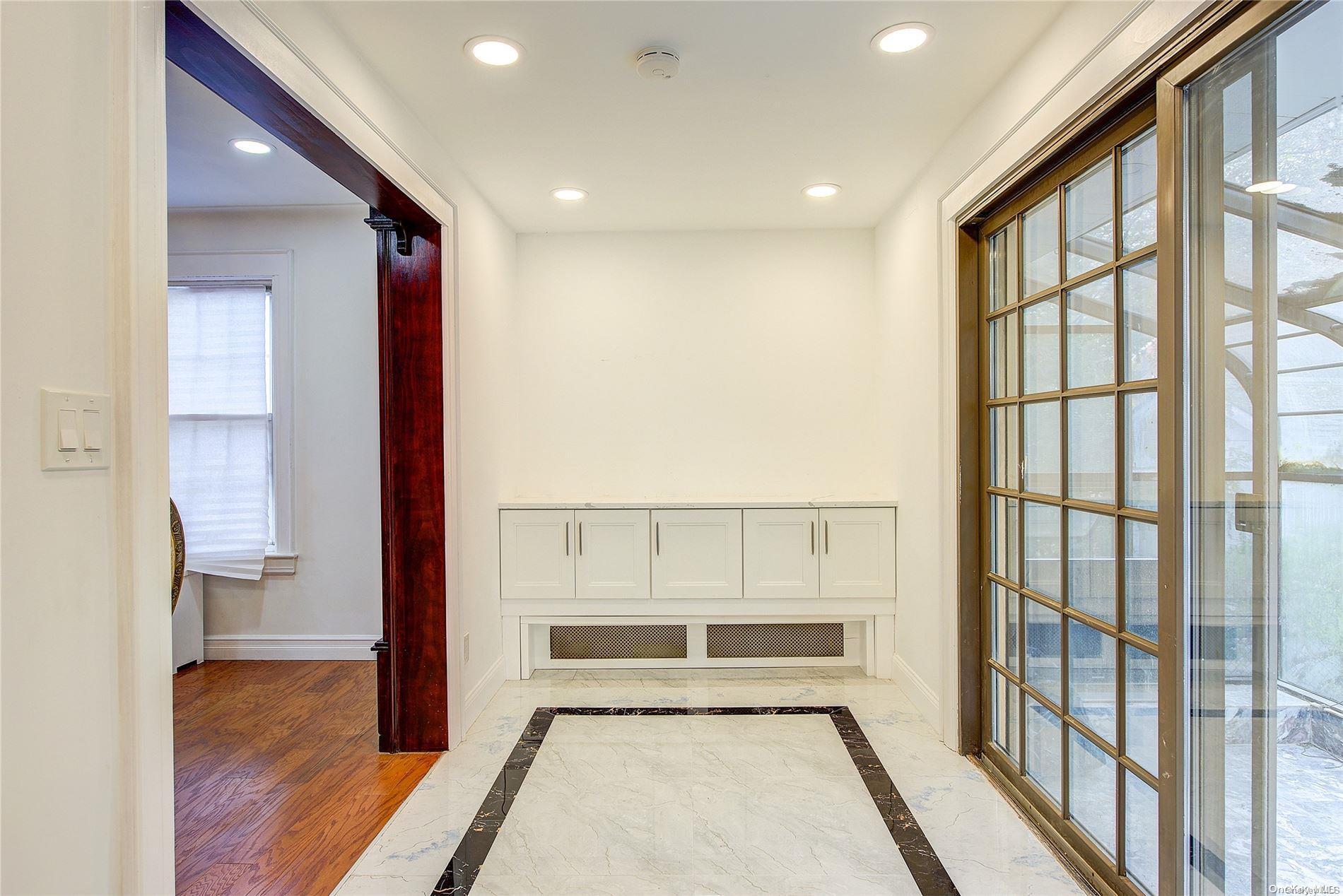 Single Family Fremont  Nassau County, NY 11581, MLS-L3588637-21