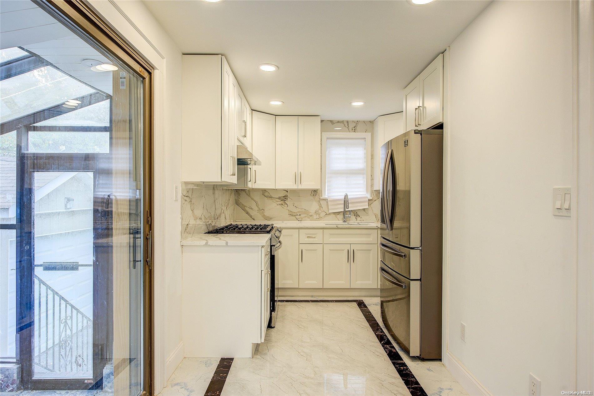 Single Family Fremont  Nassau County, NY 11581, MLS-L3588637-4