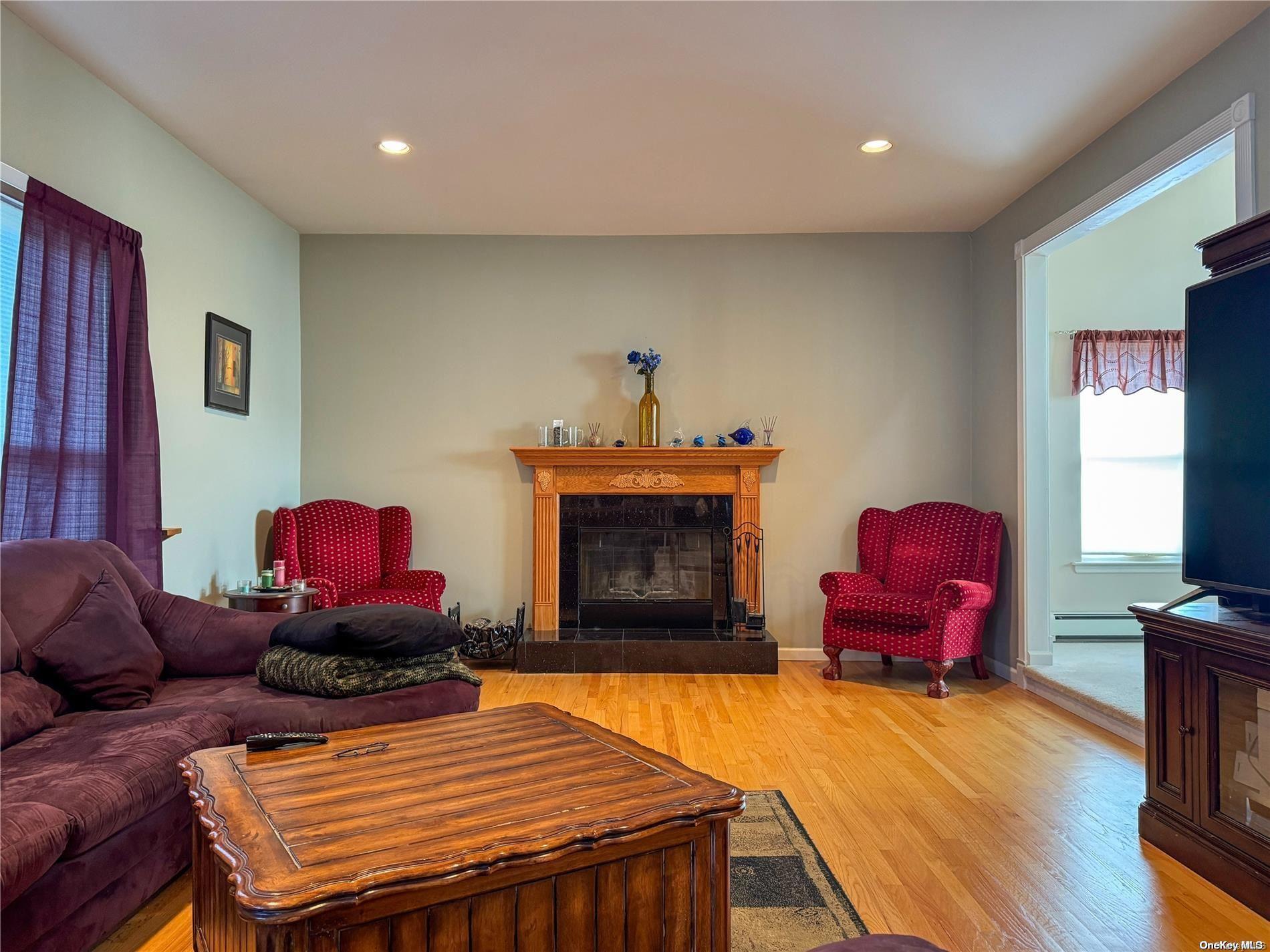 Single Family Sherri  Suffolk County, NY 11972, MLS-L3588666-10