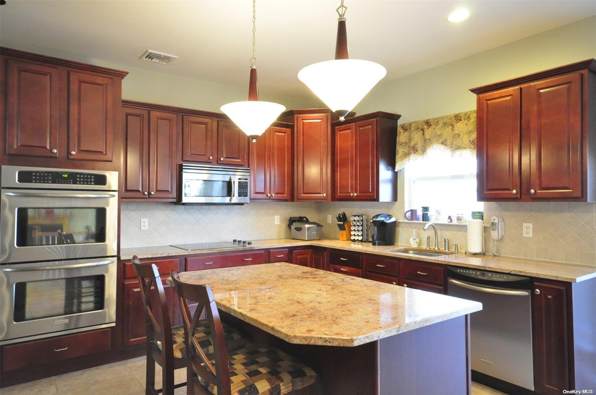 Single Family Sherri  Suffolk County, NY 11972, MLS-L3588666-6