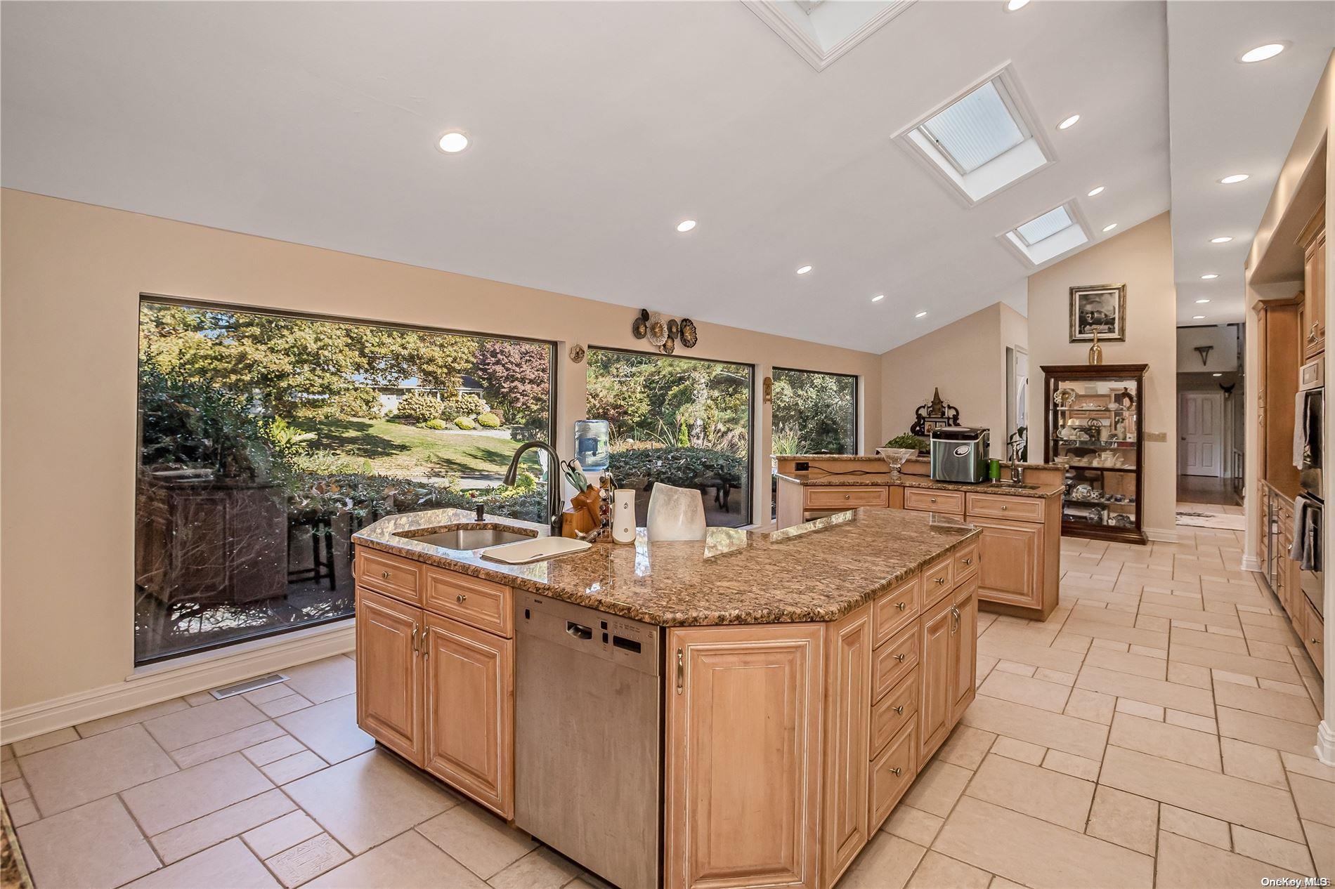 Single Family Fox Hollow Ridin  Suffolk County, NY 11768, MLS-L3588690-9