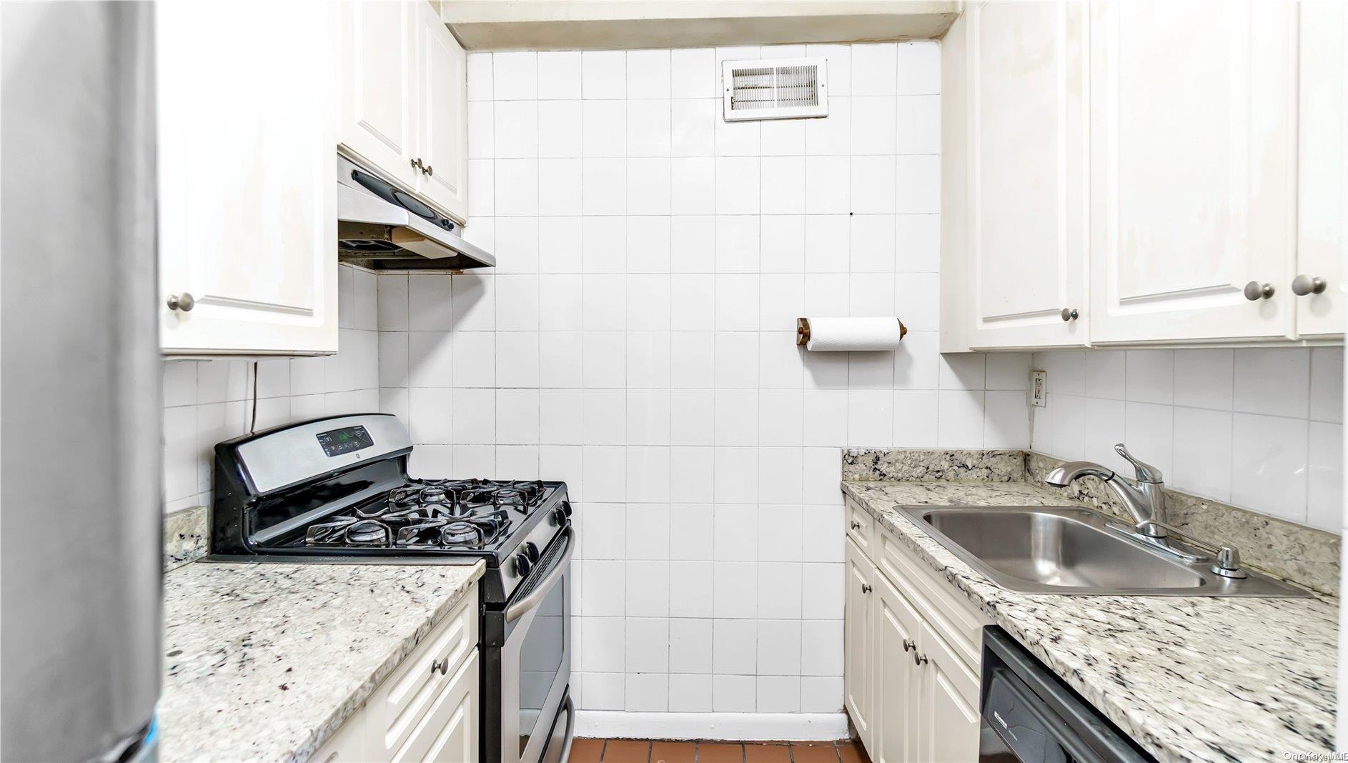 Coop Johnson  Bronx, NY 10463, MLS-L3588750-11