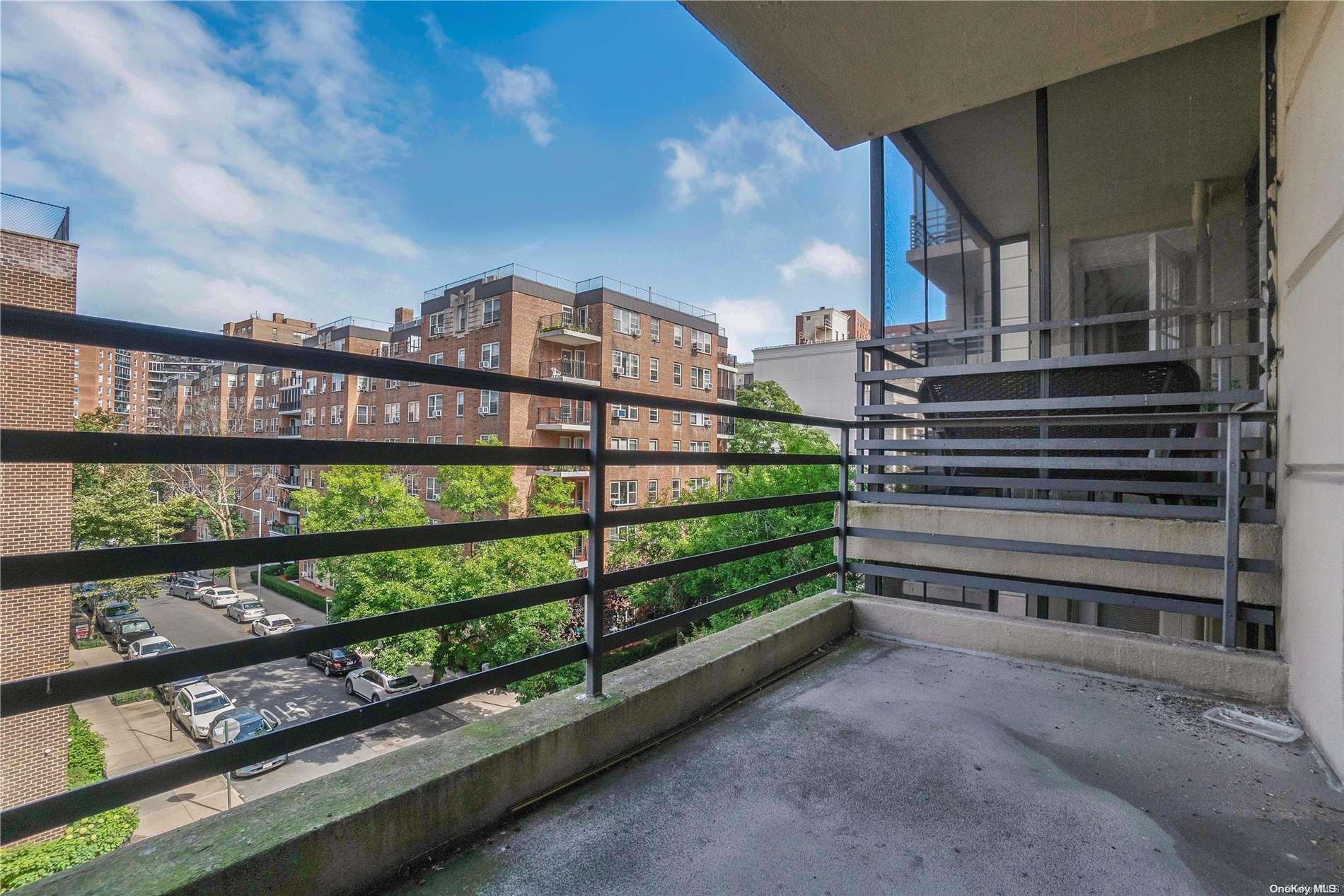 Coop in New York - 63rd  Queens, NY 11374