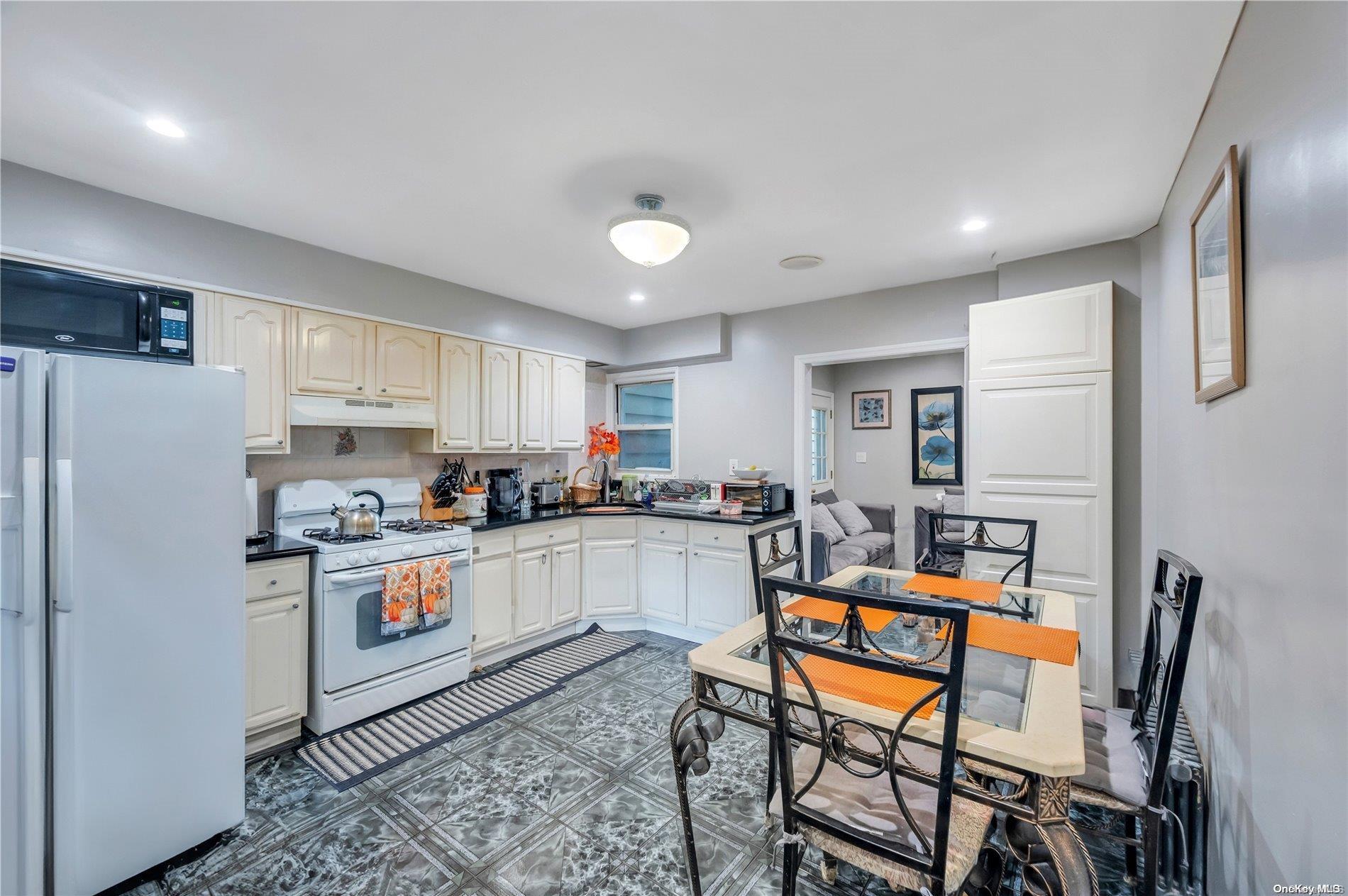 Single Family Liberty  Queens, NY 11417, MLS-L3589115-7