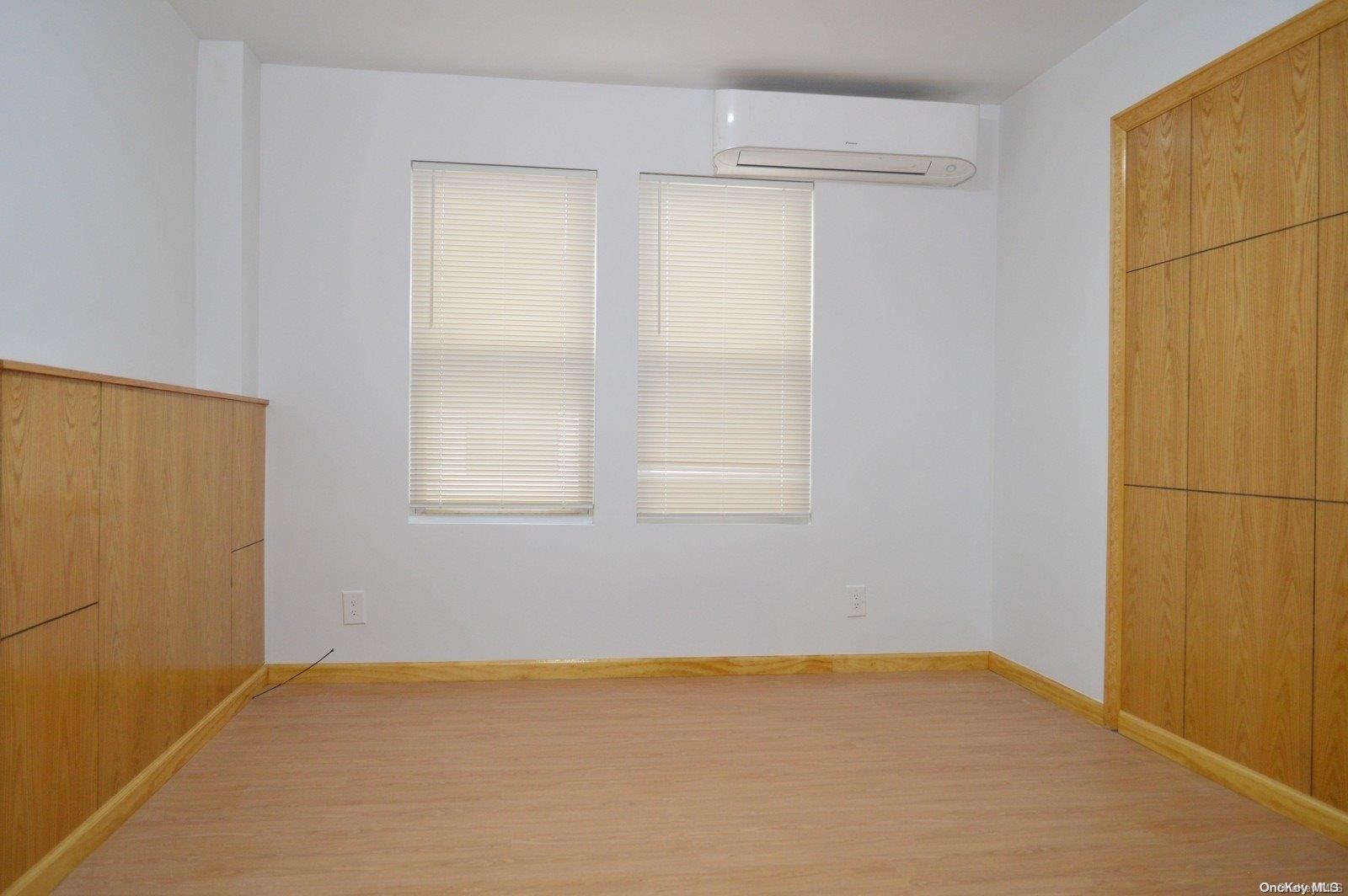 Single Family 47th  Queens, NY 11377, MLS-L3589449-2