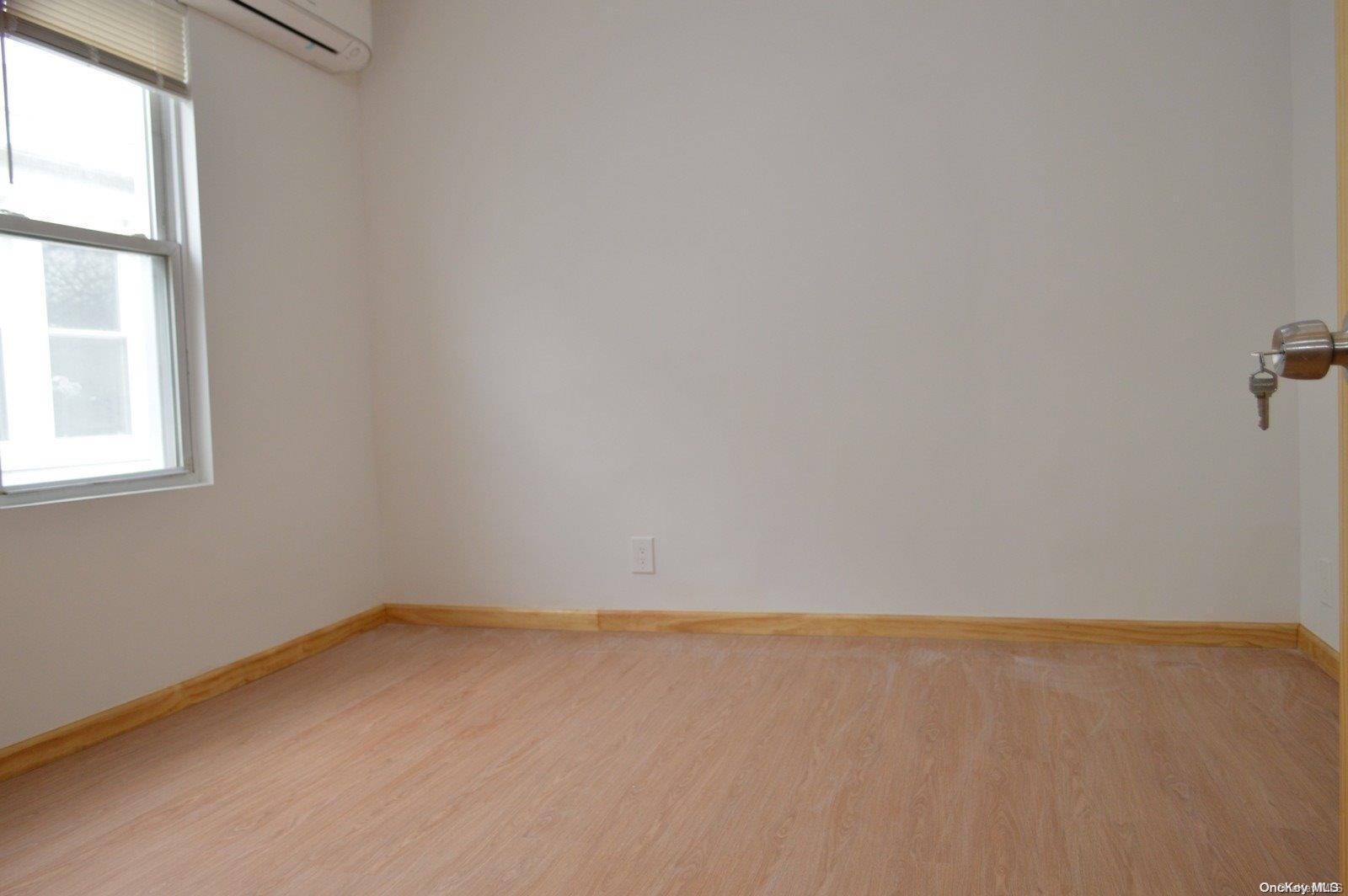 Single Family 47th  Queens, NY 11377, MLS-L3589449-4