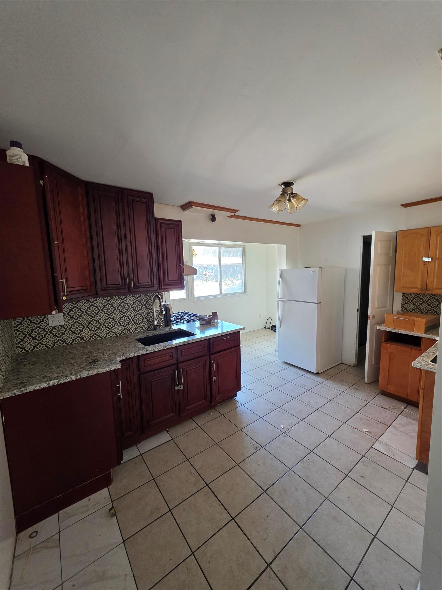 Single Family 40th  Queens, NY 11368, MLS-L3589865-8