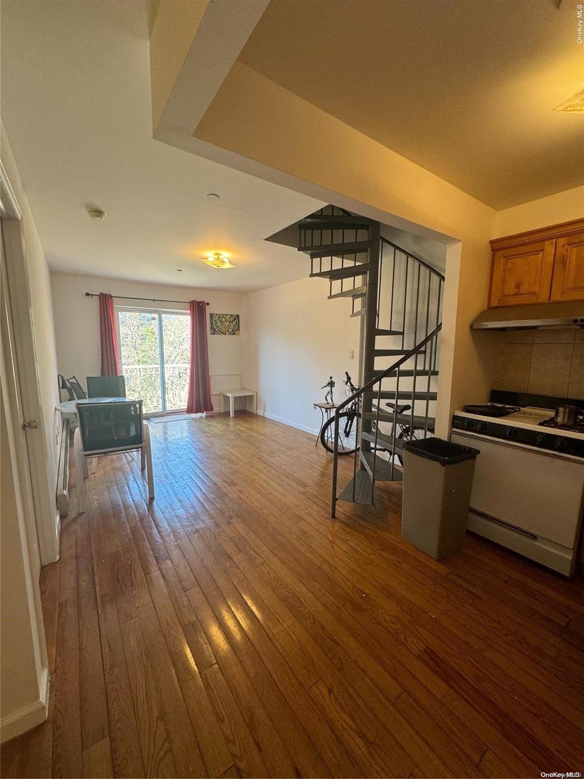 Single Family Junction  Queens, NY 11372, MLS-L3589961-11