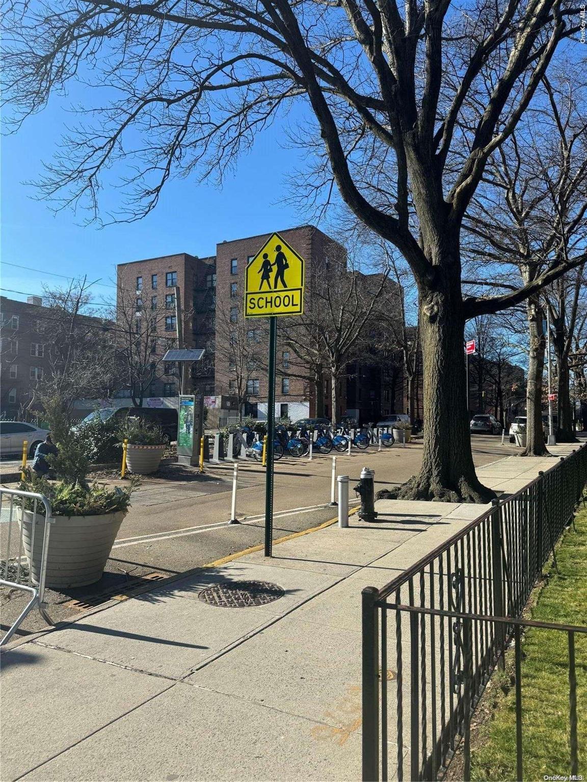 Single Family Junction  Queens, NY 11372, MLS-L3589961-19