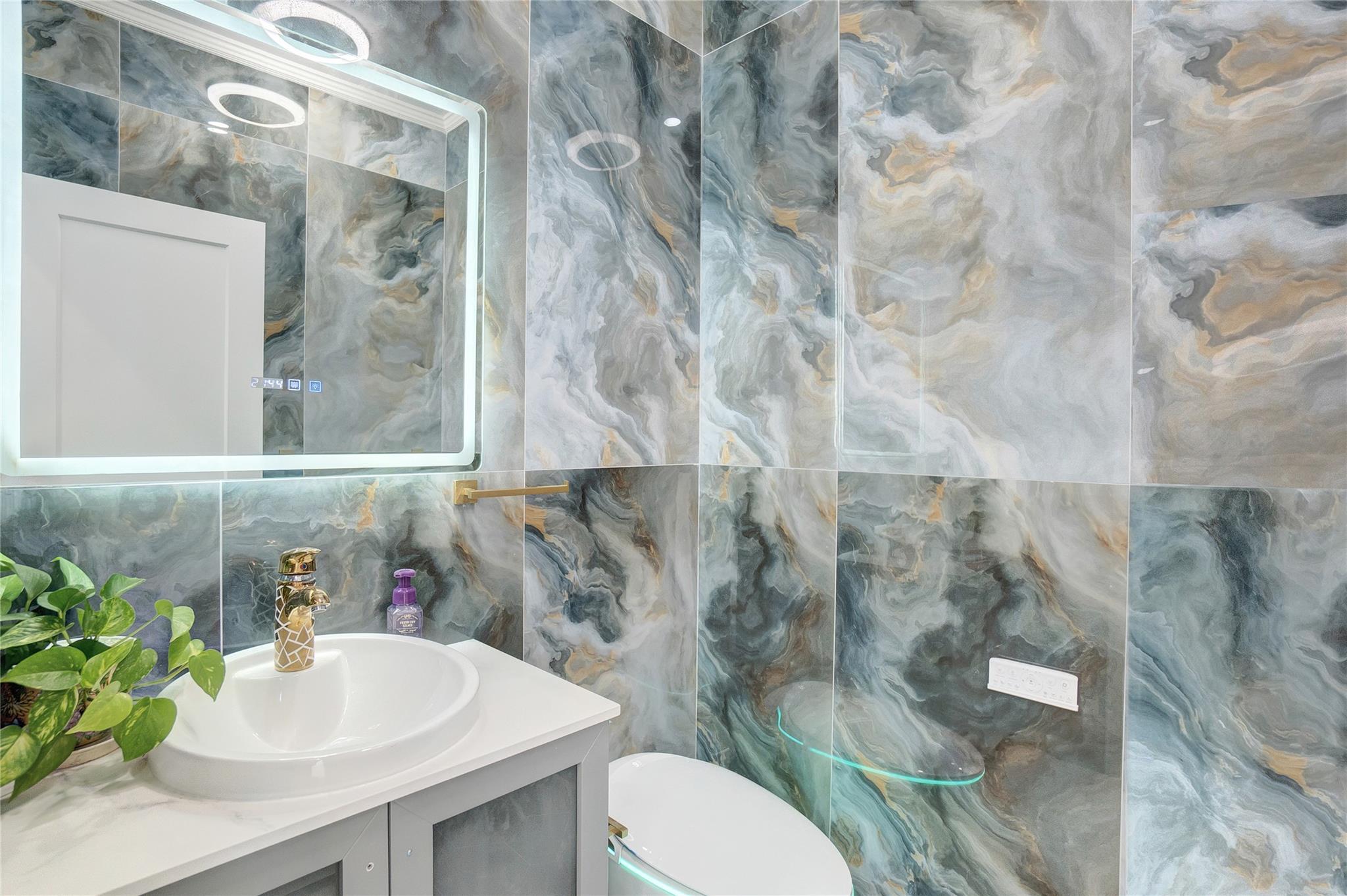 Single Family James  Nassau County, NY 11518, MLS-L3589999-12