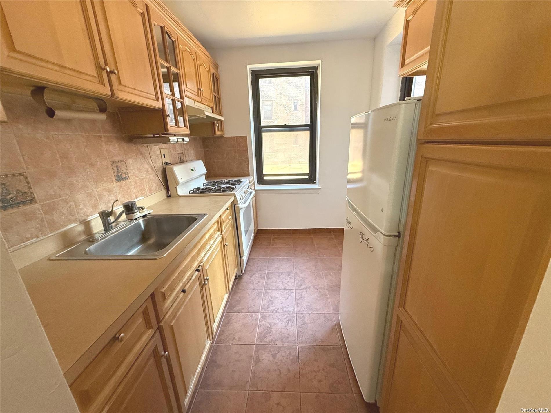 Coop 90  Queens, NY 11369, MLS-L3590057-4