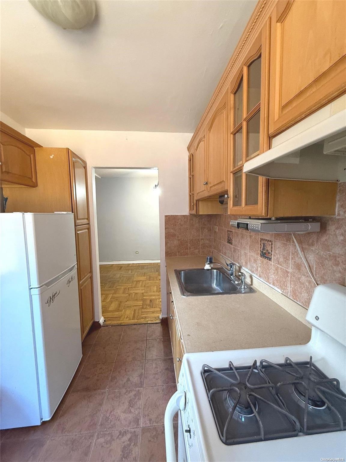 Coop 90  Queens, NY 11369, MLS-L3590057-6