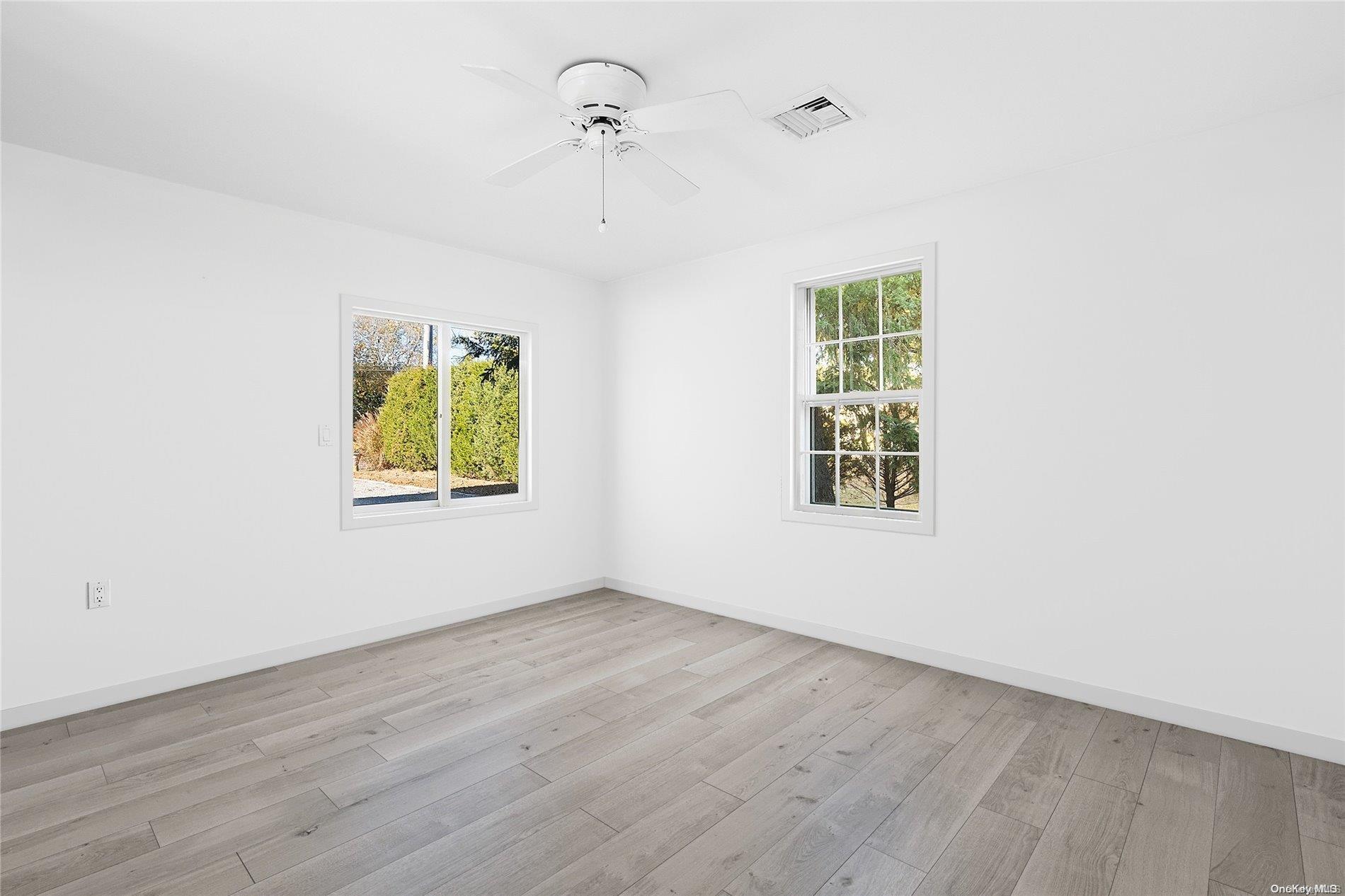 Single Family Little Neck  Suffolk County, NY 11968, MLS-L3590121-13