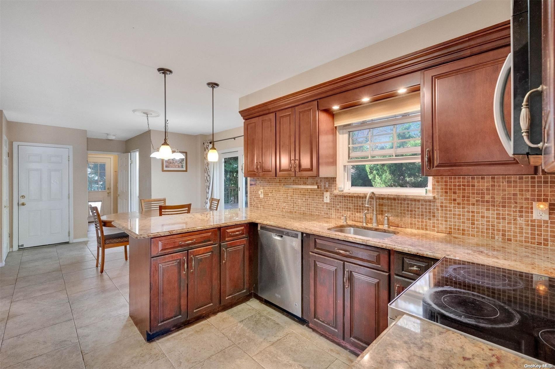 Single Family Washington  Suffolk County, NY 11720, MLS-L3590150-12