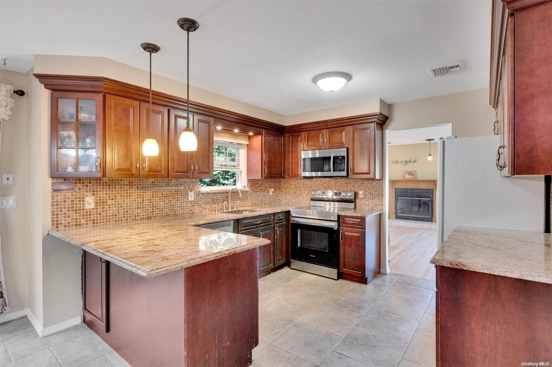 Single Family Washington  Suffolk County, NY 11720, MLS-L3590150-13