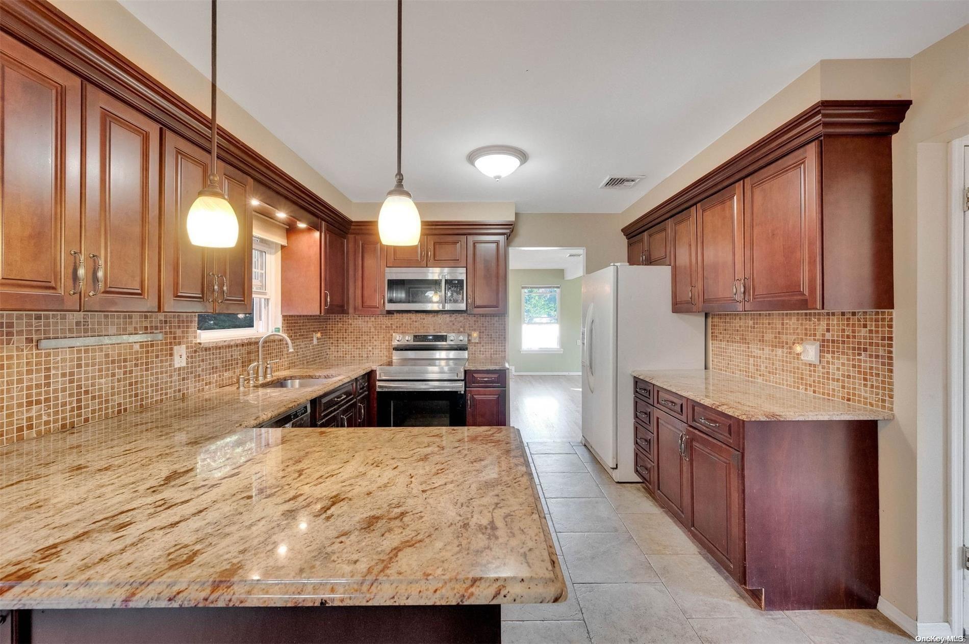 Single Family Washington  Suffolk County, NY 11720, MLS-L3590150-15