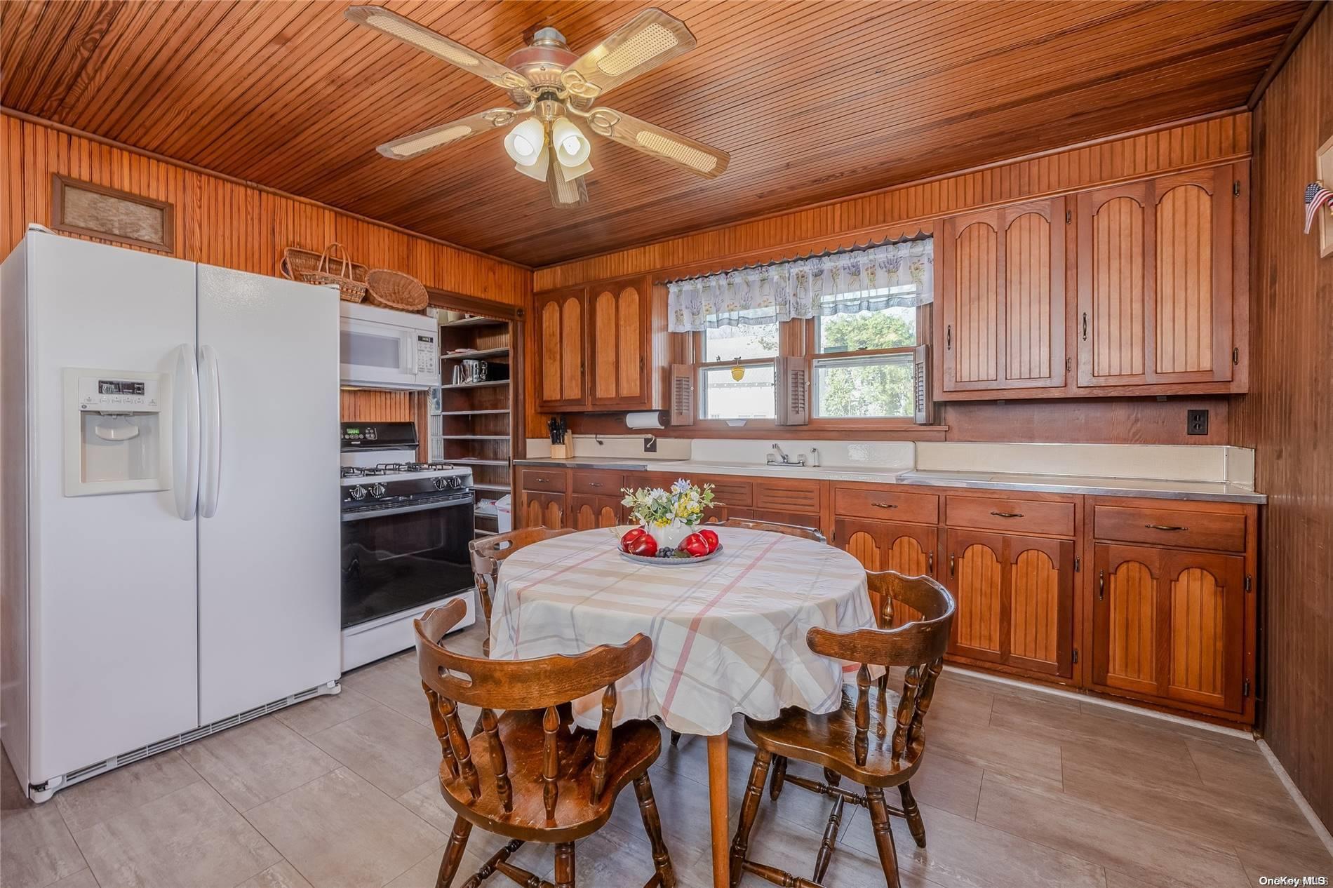Single Family Boisseau  Suffolk County, NY 11971, MLS-L3590177-10