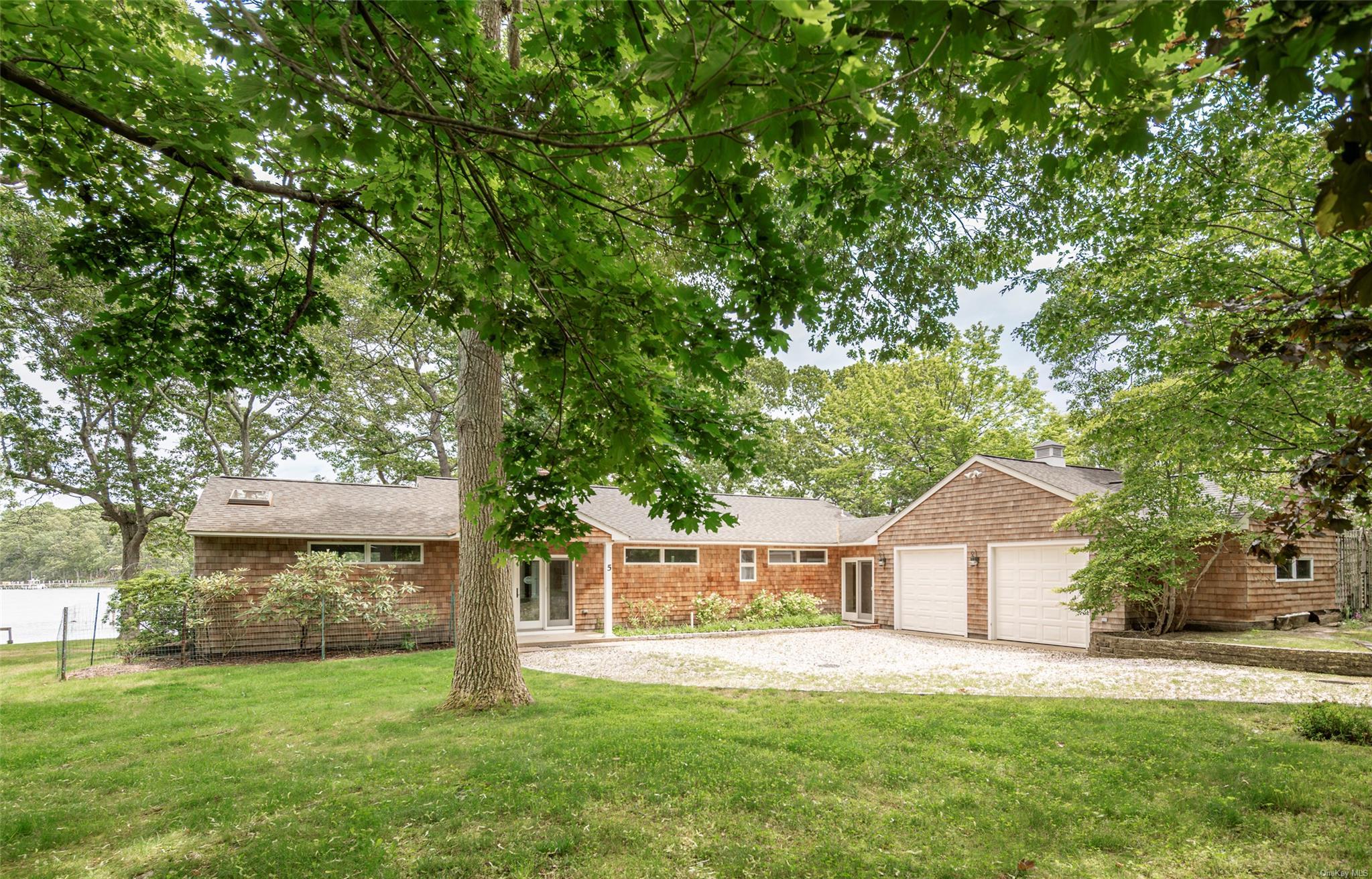 Single Family Bay Shore  Suffolk County, NY 11964, MLS-L3590276-4