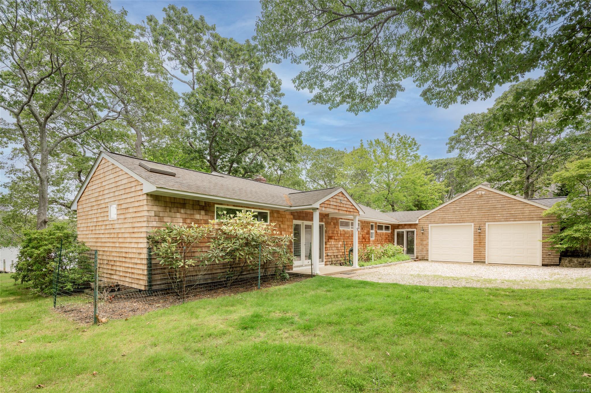 Single Family Bay Shore  Suffolk County, NY 11964, MLS-L3590276-5
