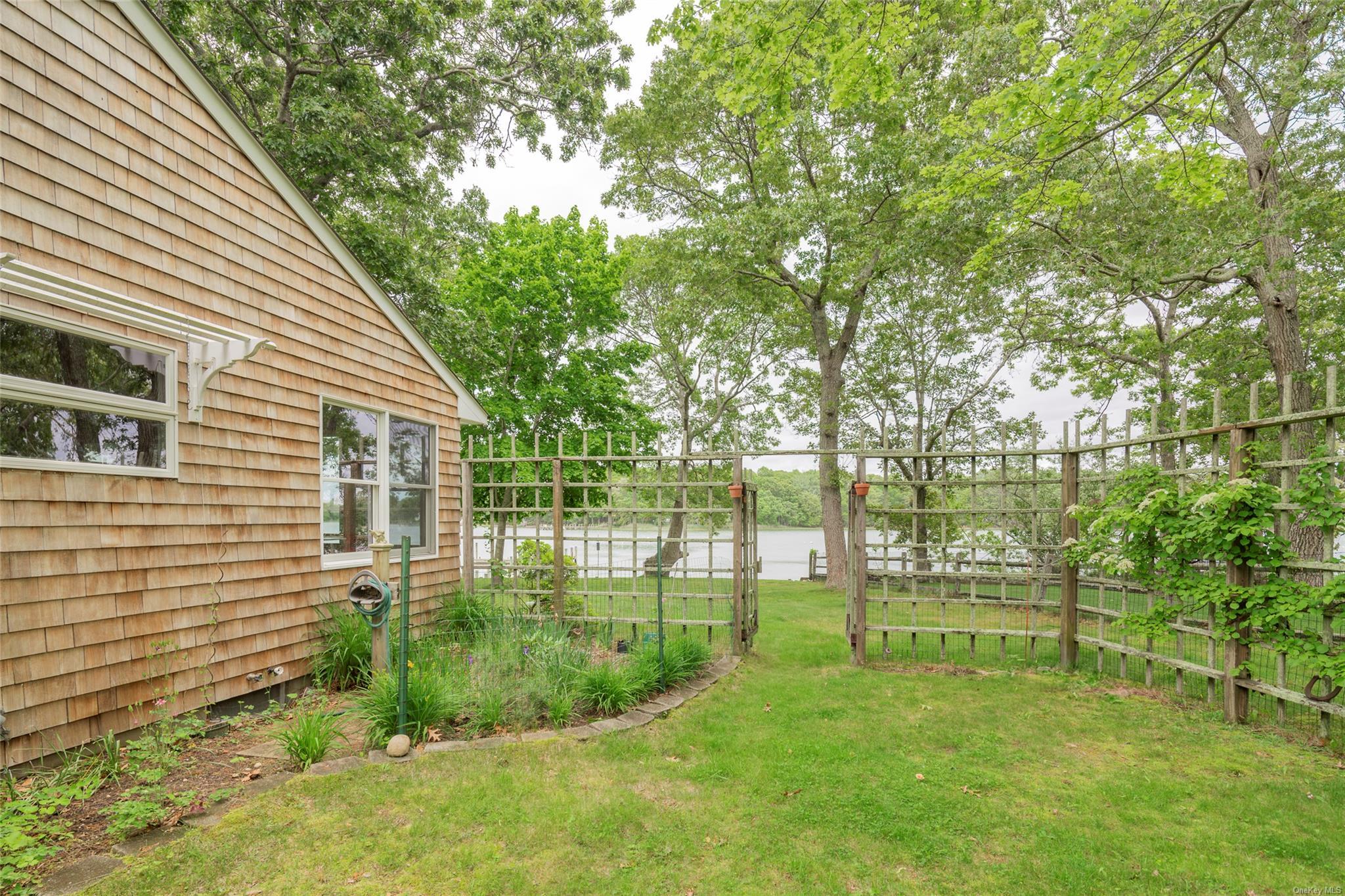 Single Family Bay Shore  Suffolk County, NY 11964, MLS-L3590276-6